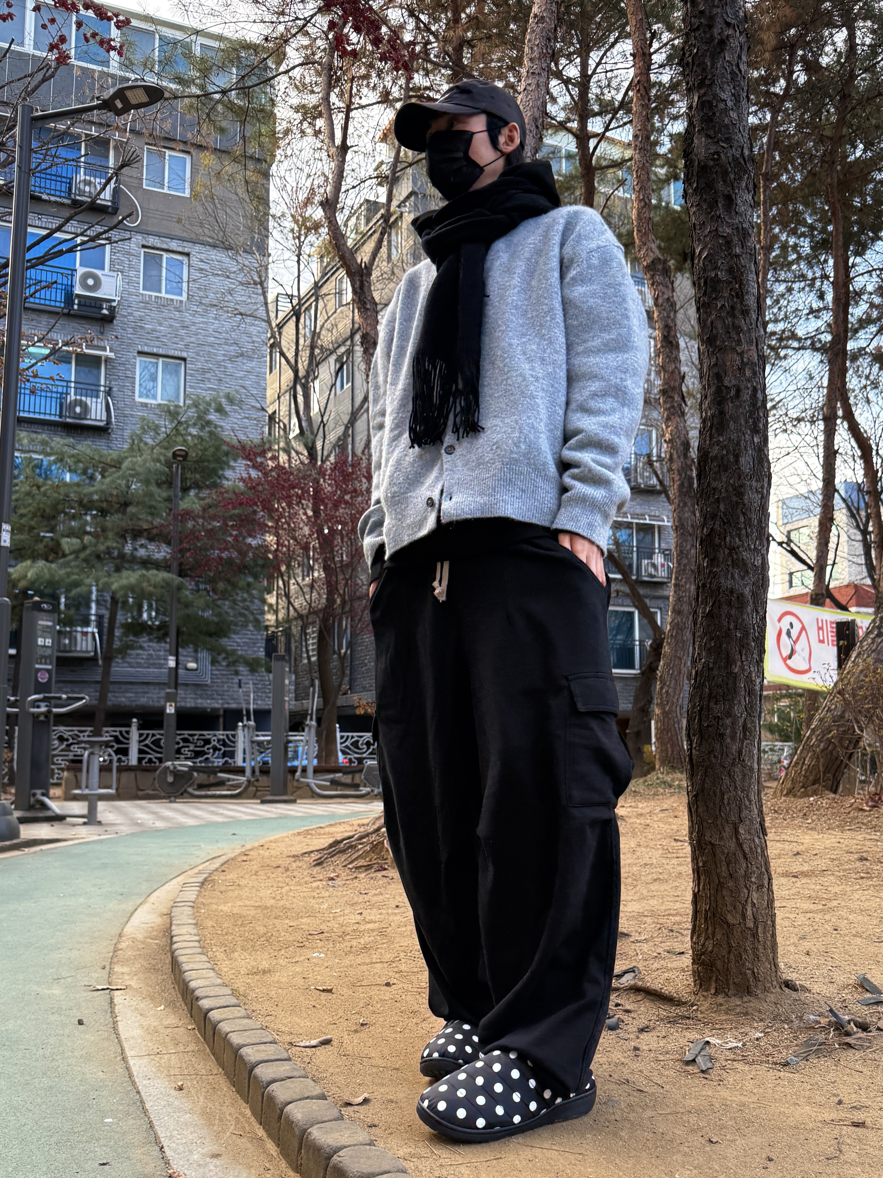 Subu Permanent F-Line Dots, Millo Archive Crop Move Cardigan Blue Gray 착용 스타일 - 1