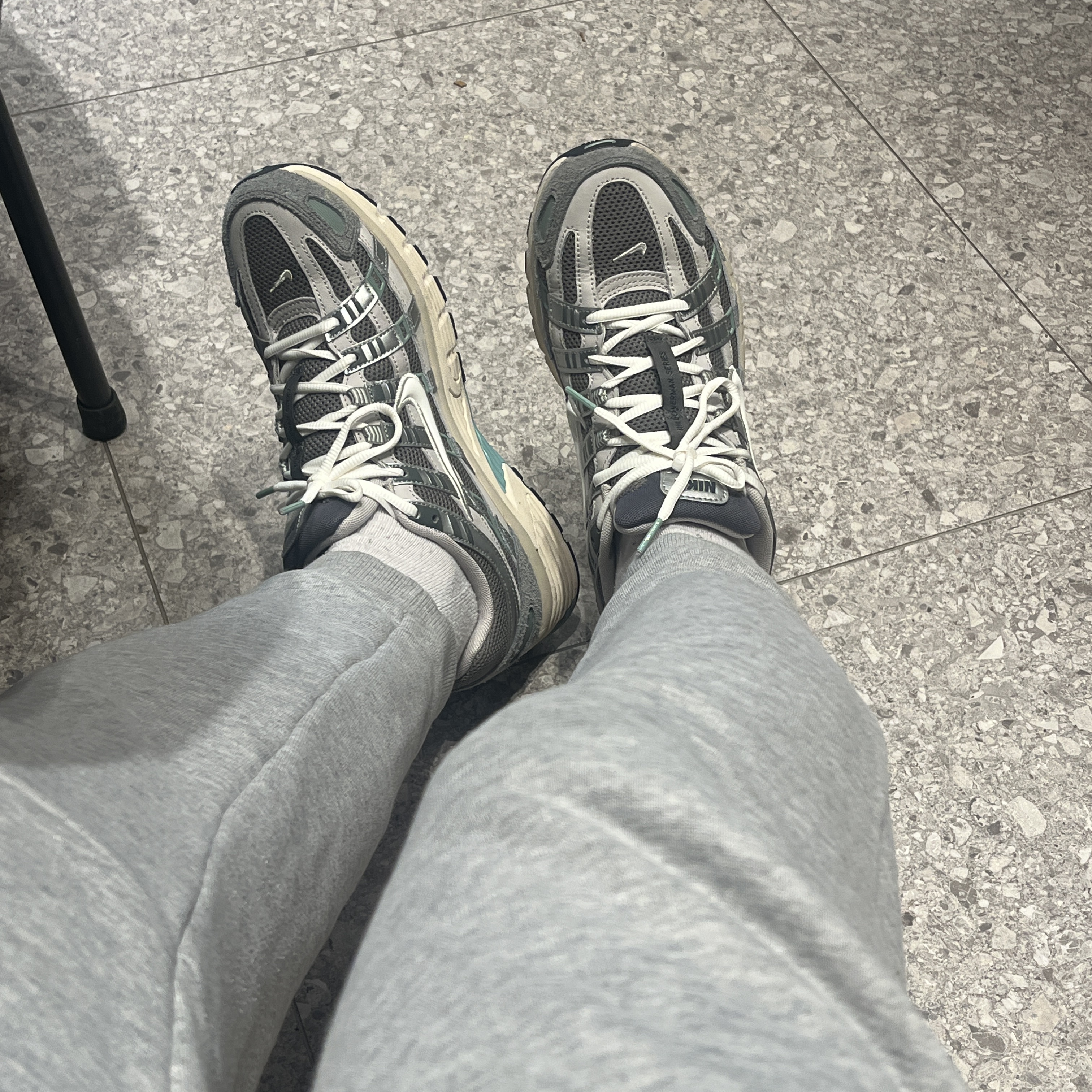 Nike P-6000 Flat Pewter Light Iron Ore 착용 스타일 - 2