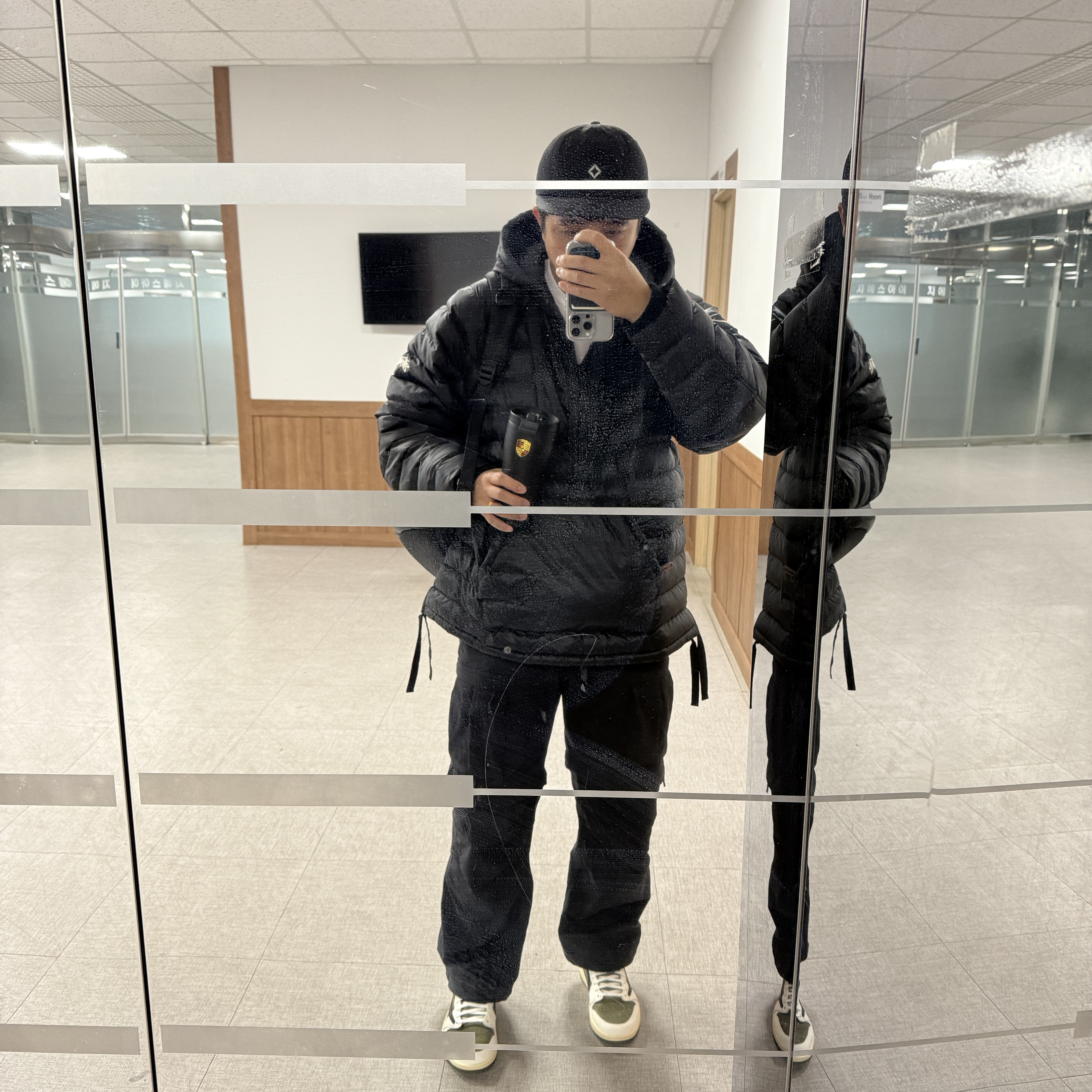Nike x Stussy Insultd Jacket Black - US/EU, Supreme Small Box L/S T-Shirt White - 24FW 착용 스타일 - 2
