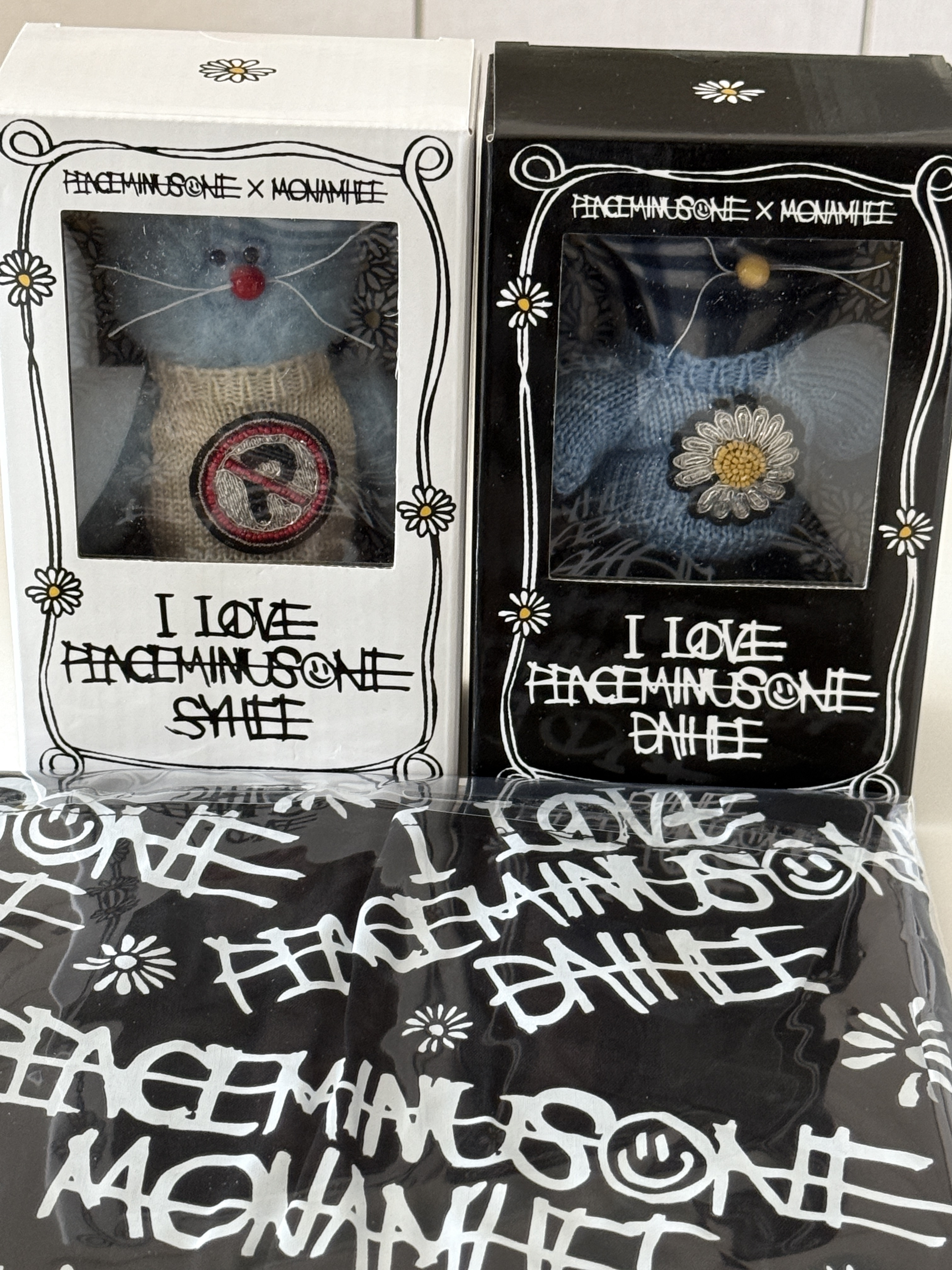 Monamhee x Peaceminusone Daihee Plush Keyring, Monamhee x Peaceminusone Syhee Plush Keyring 착용 스타일 - 1