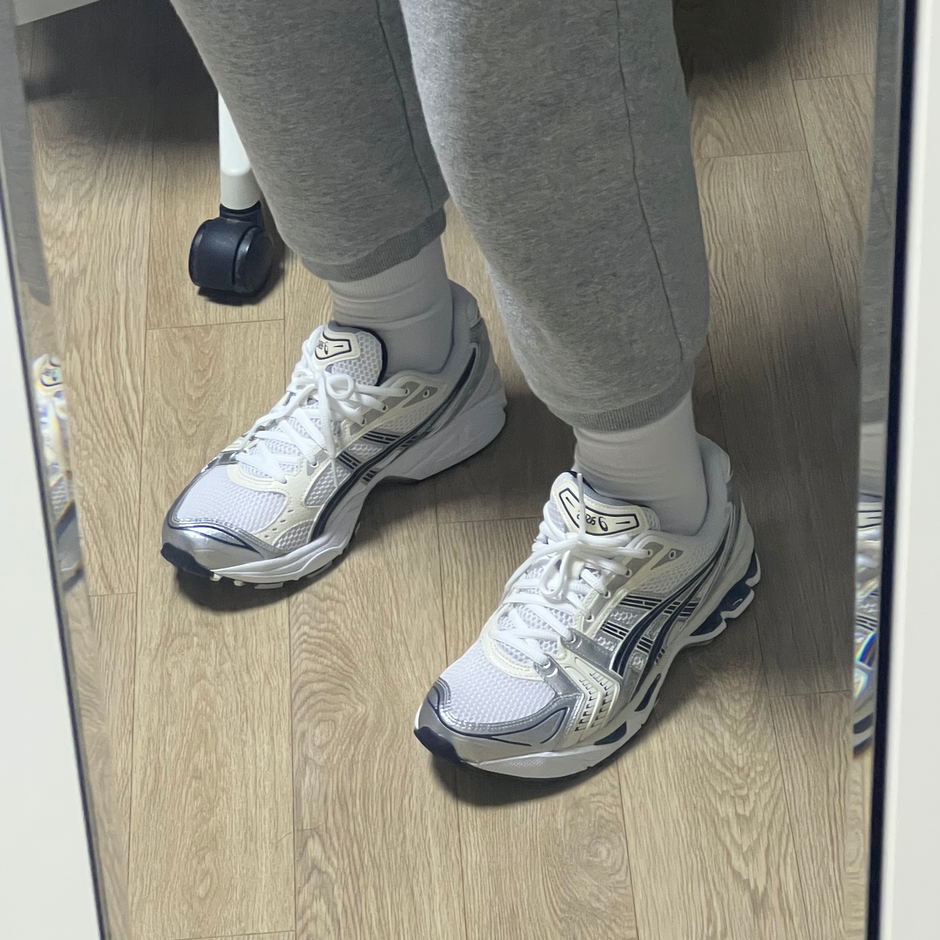 (W) Asics Gel-Kayano 14 White Midnight 착용 스타일