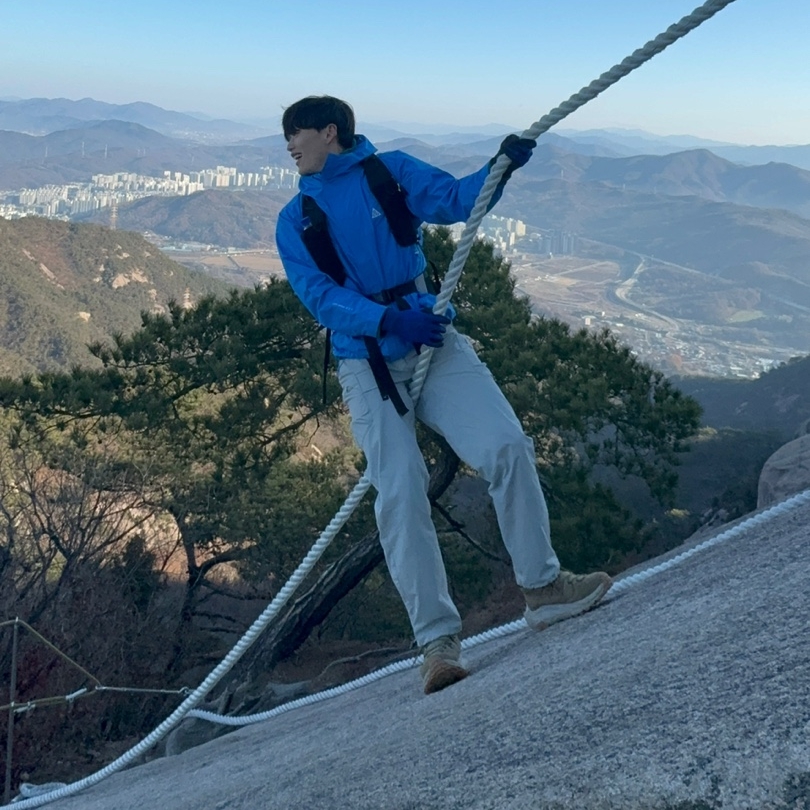 Nike ACG Storm-Fit ADV Cascade Rains Full Zip Jacket Light Photo Blue Summit White - Asia, Cayl NC Stretch Cargo Pants Cream 착용 스타일