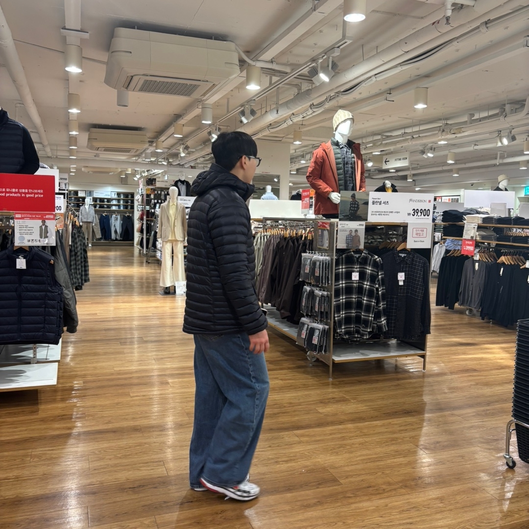 Rab Microlight Alpine Jacket Black, (W) Nike P-6000 Metallic Silver Red 착용 스타일 - 1