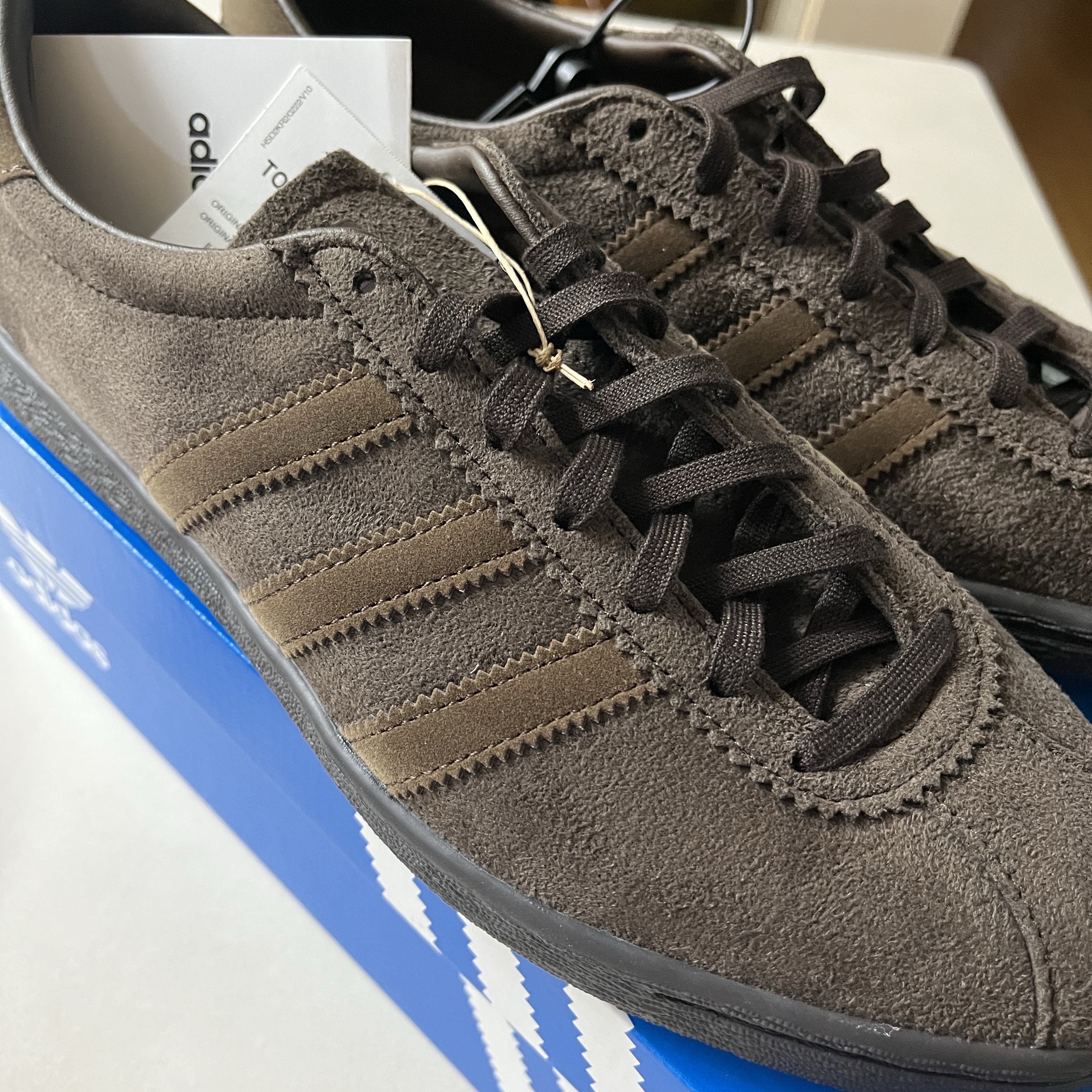 Adidas Tobacco Gruen Dark Brown 착용 스타일