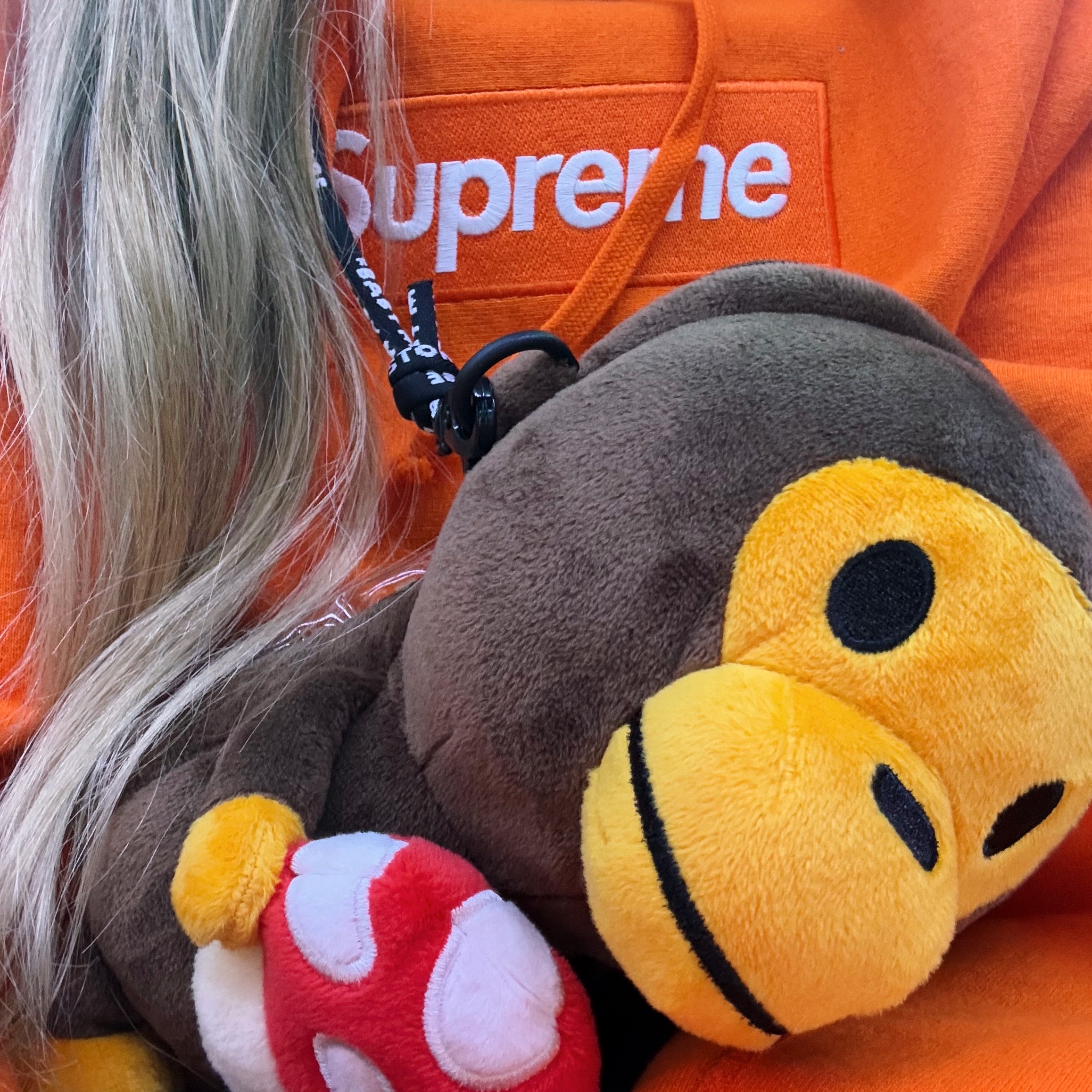 BAPE Baby Milo Plush Mobile Bag Brown, Supreme Box Logo Hooded Sweatshirt Dark Orange - 24FW 착용 스타일 - 2