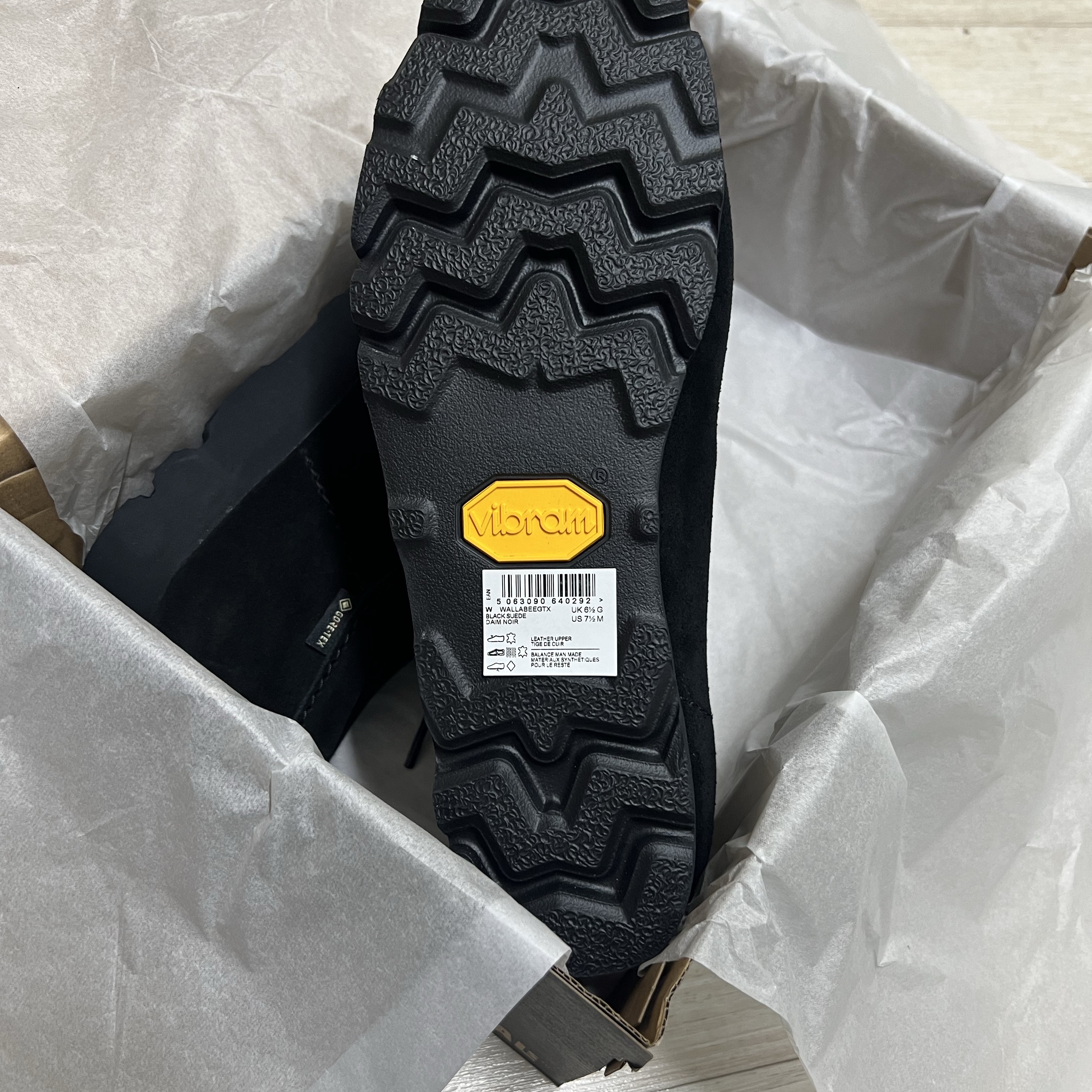Clarks Wallabee Gtx Suede Black 착용 스타일 - 4
