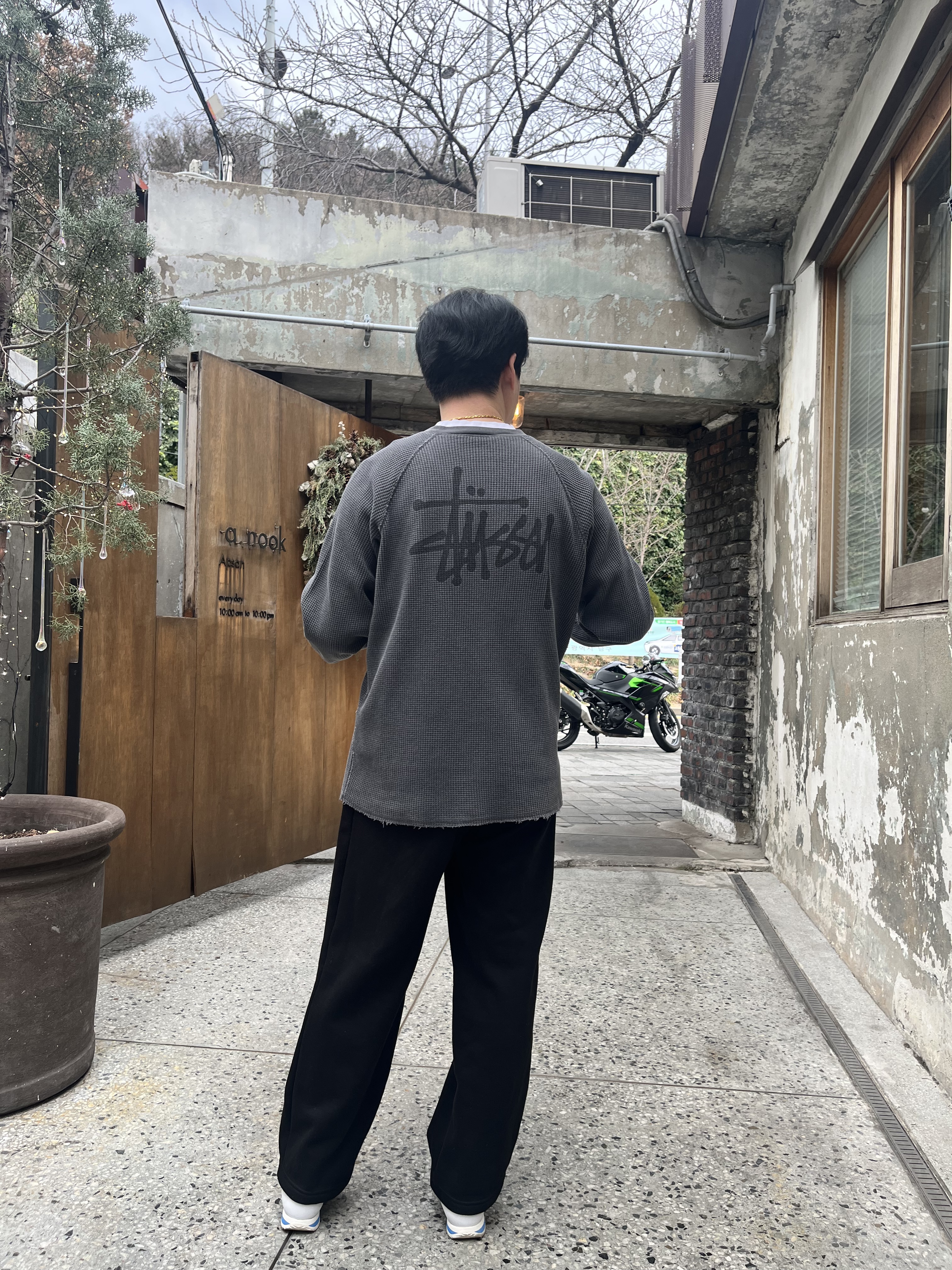 Stussy Raglan Thermal LS Crew Washed Black 착용 스타일