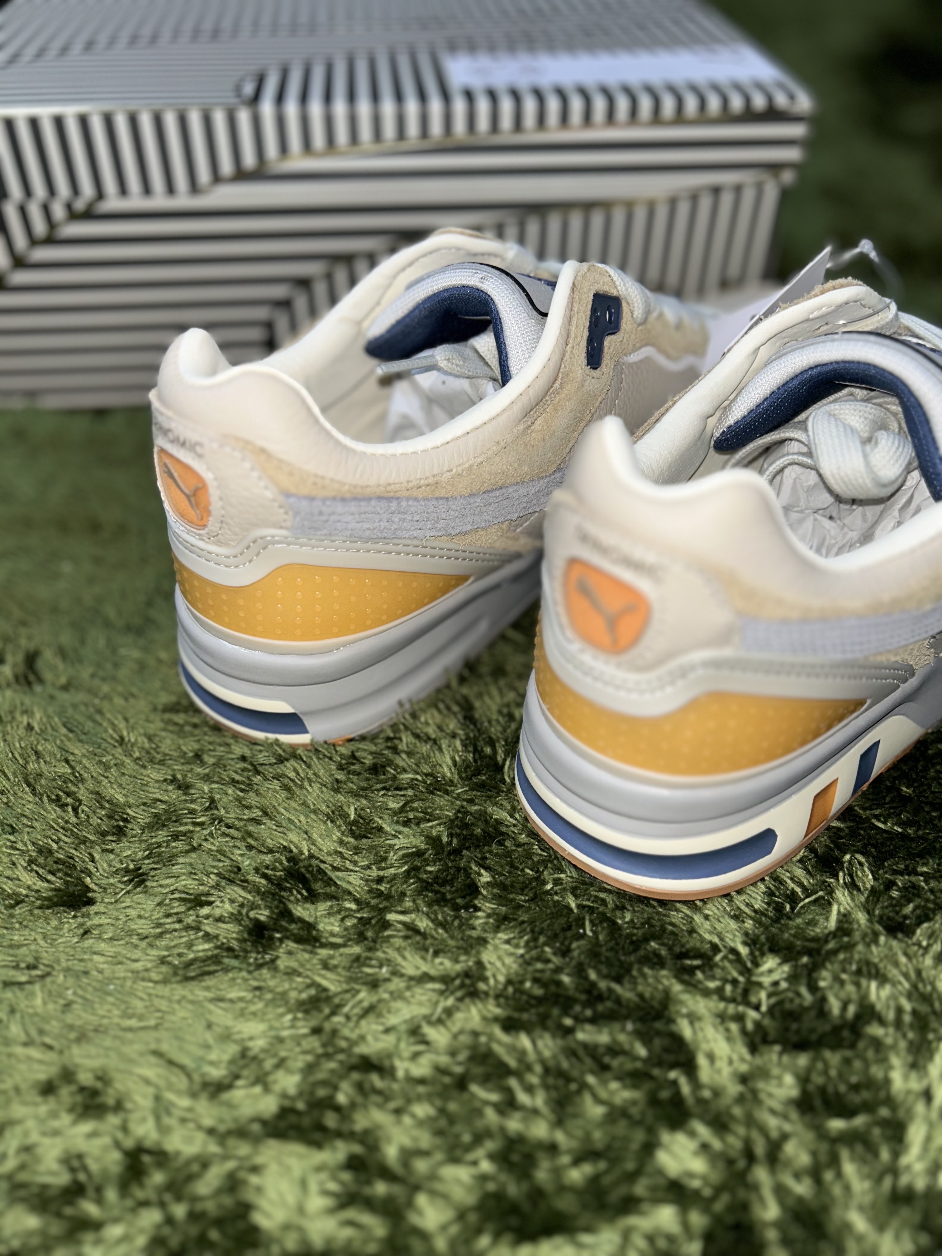 Puma x Rhuigi Trinomic XT-2 Sand Dune Concrete Gray 착용 스타일 - 6