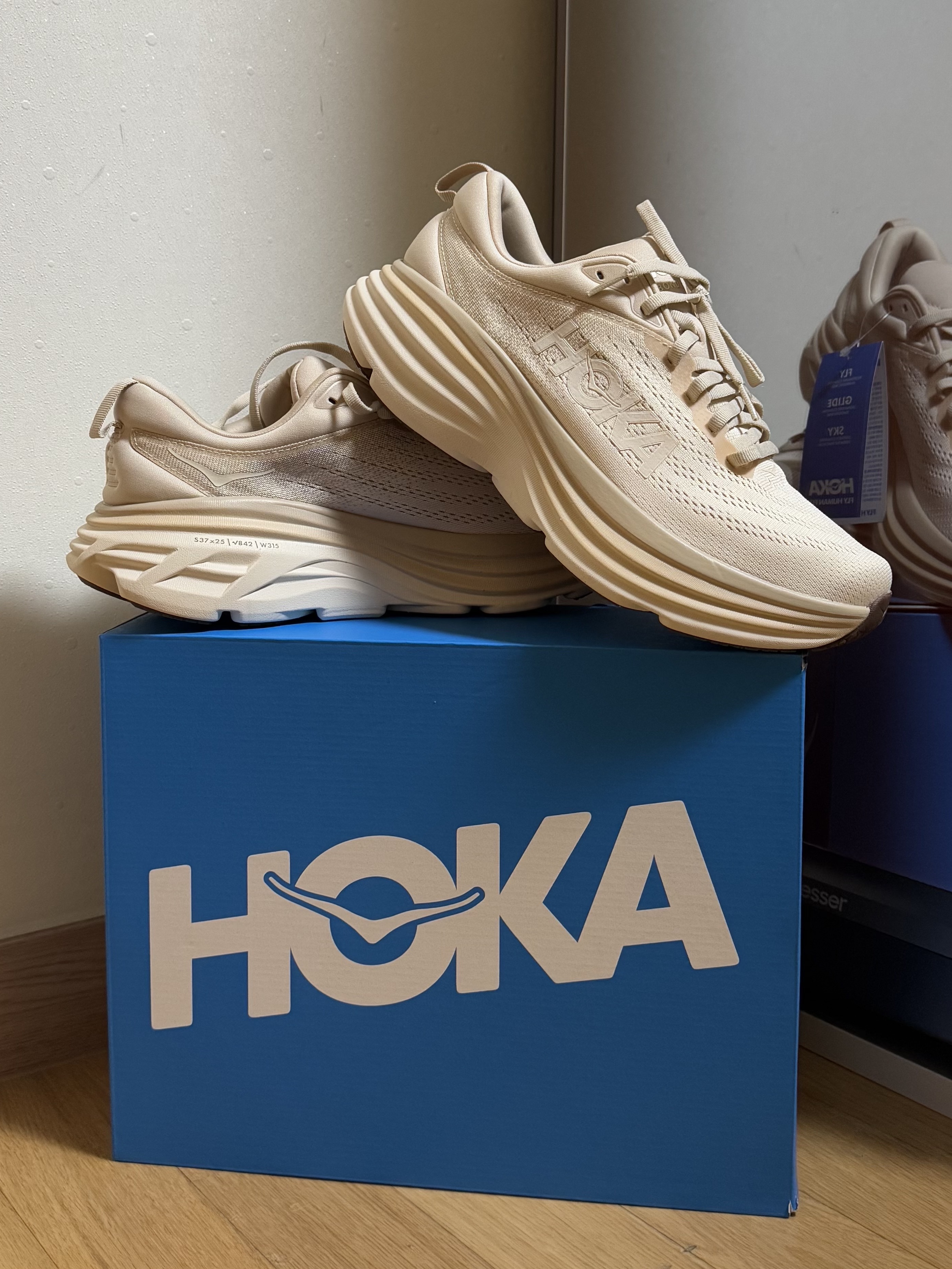 Hoka Bondi 8 Shifting Sand - Regular, Hoka Bondi 8 Shifting Sand Vanilla 착용 스타일