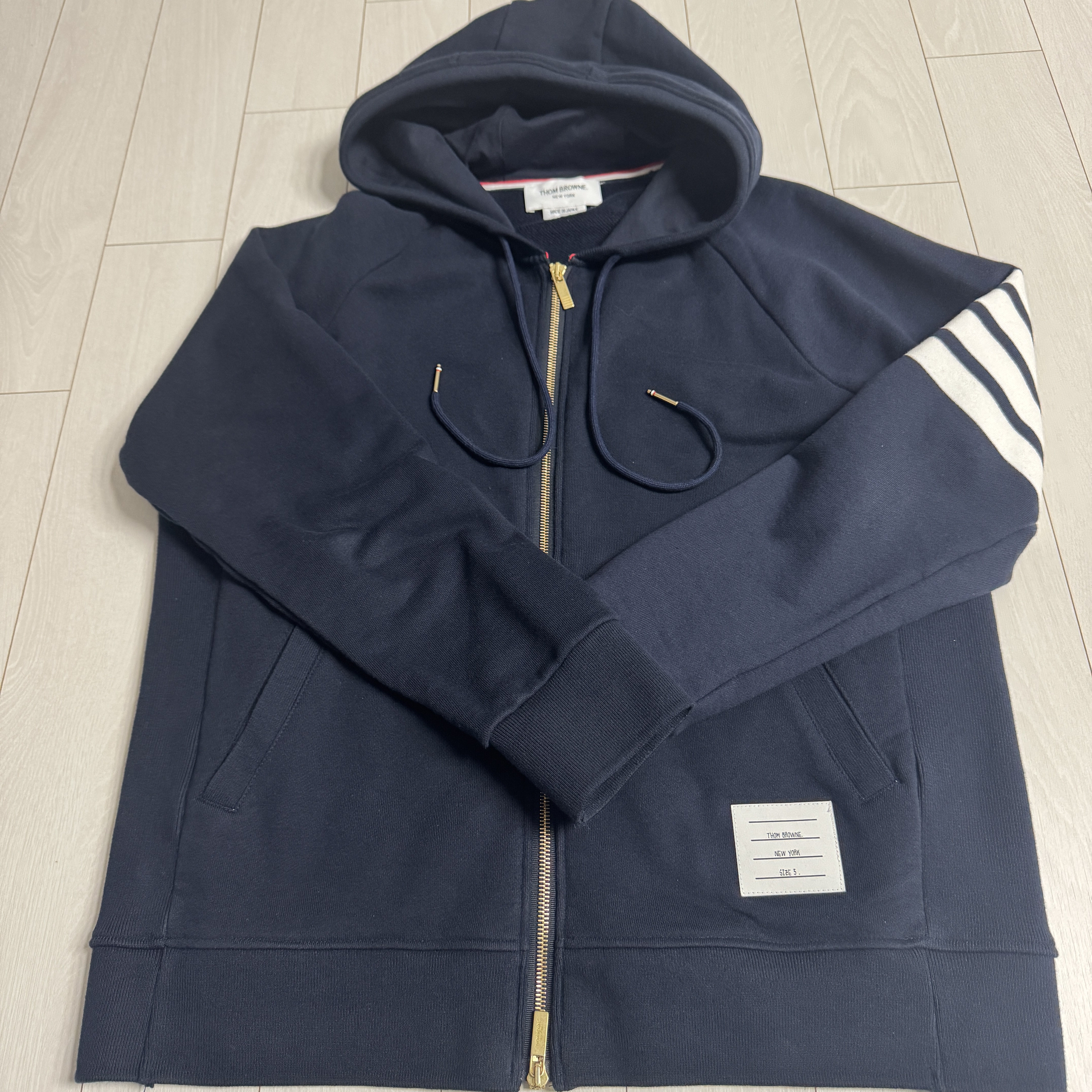 Thom Browne Engineered 4-Bar Zip Hoodie Navy 착용 스타일