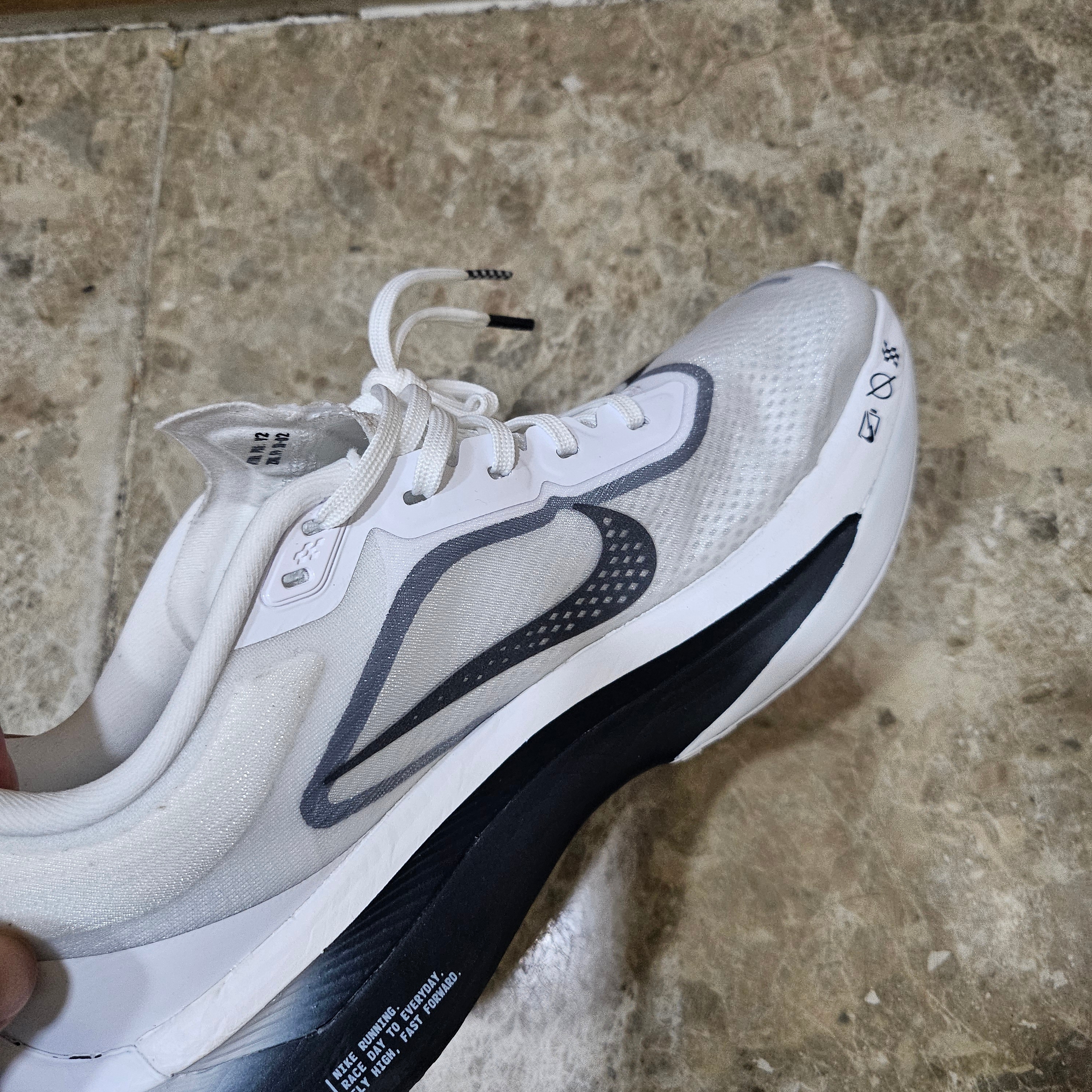 Nike Zoom Fly 6 White Smoke Grey 착용 스타일