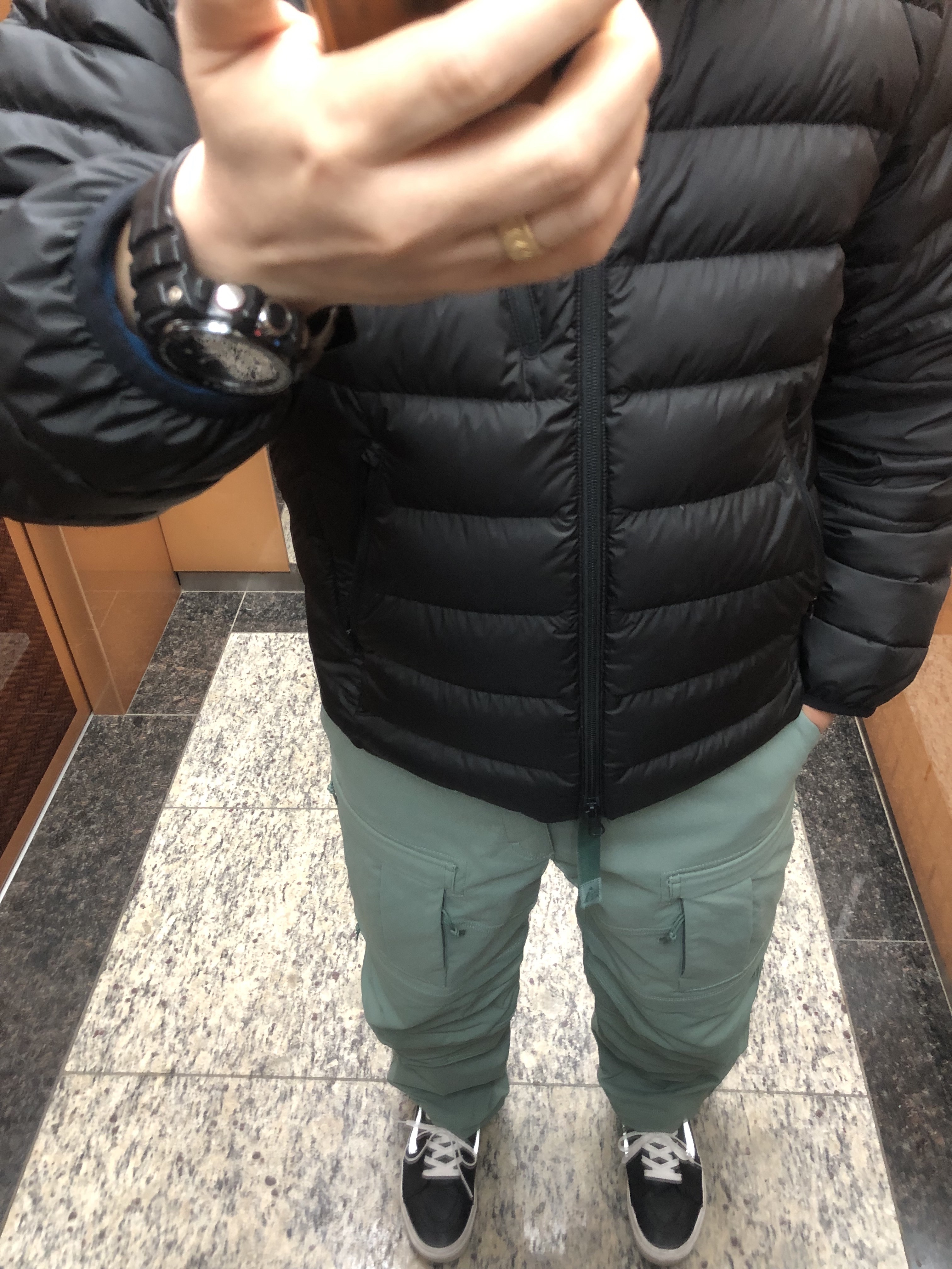 Musinsa Standard City Leisure Hooded Light Down Jacket Black, Nike ACG Smith Summit Cargo Pants Clay Green - Asia 착용 스타일