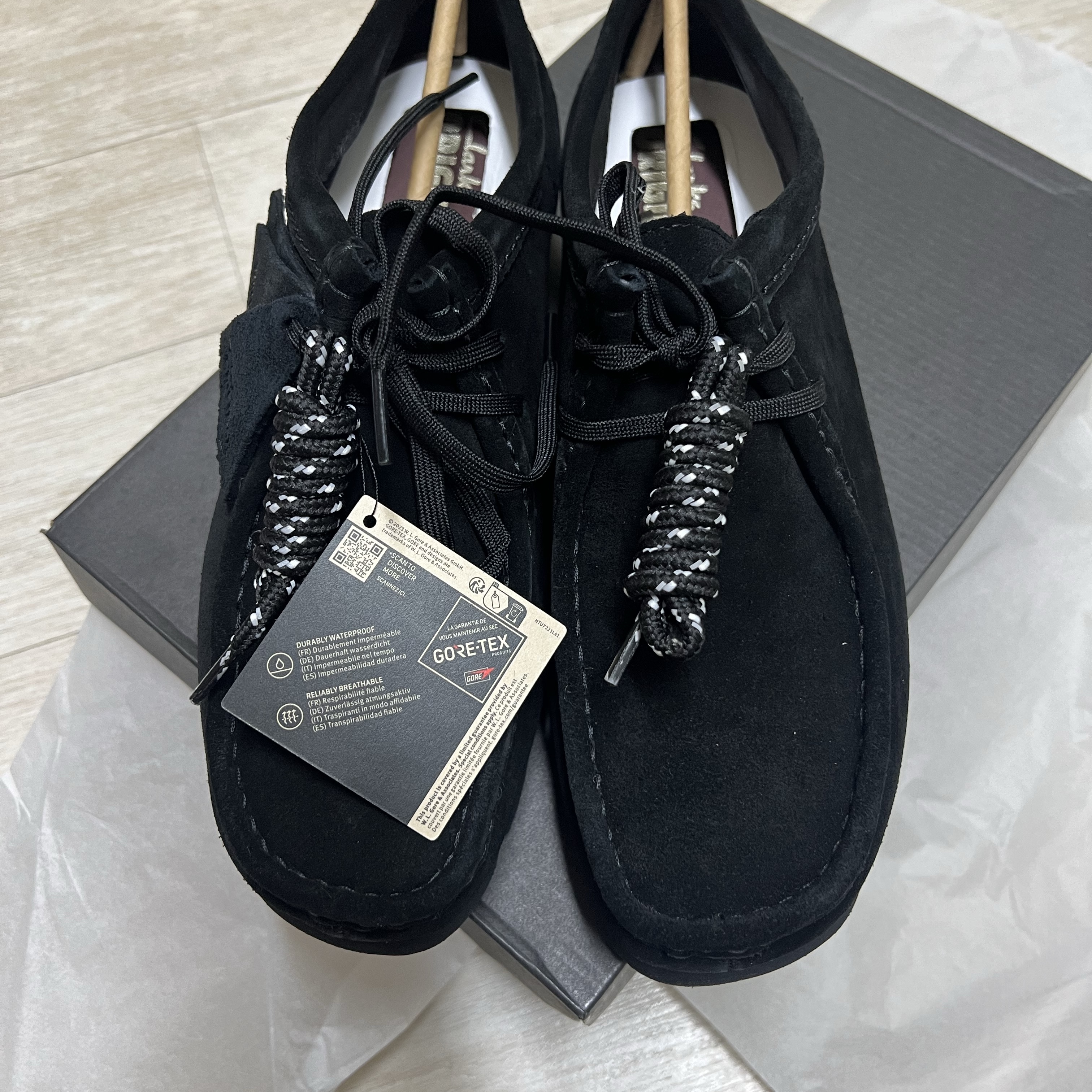 Clarks Wallabee Gtx Suede Black 착용 스타일 - 5