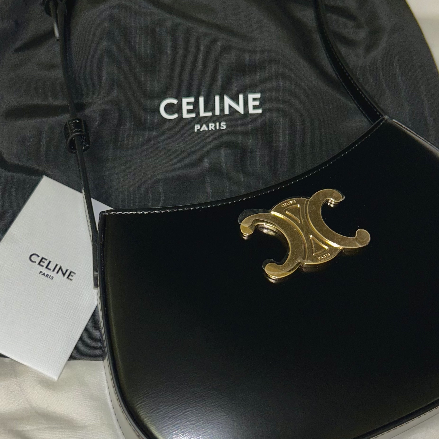 Celine Medium Tilly Bag in Shiny Calfskin Black 착용 스타일