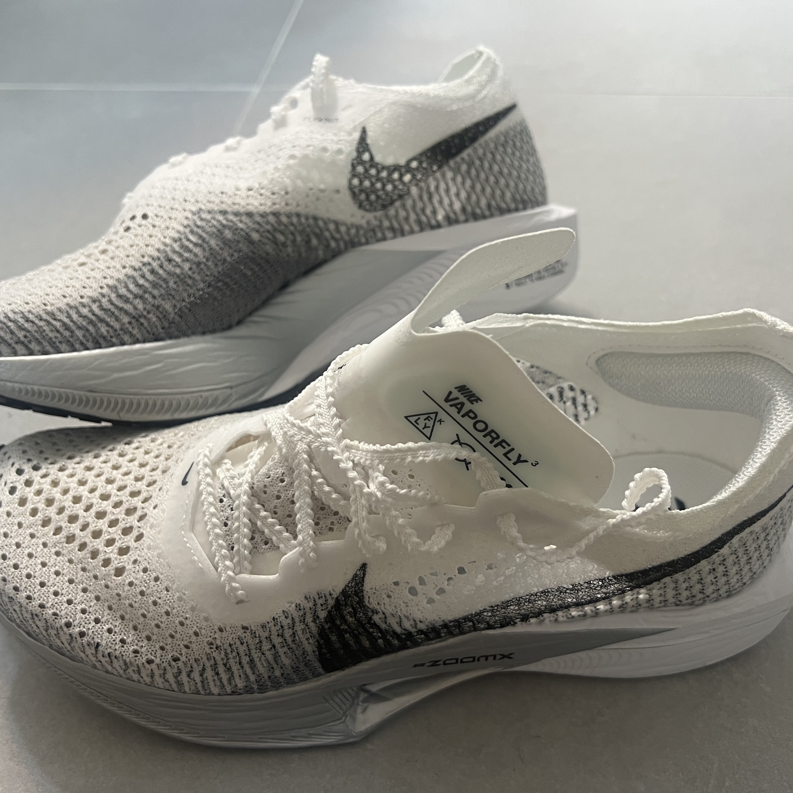 Nike ZoomX Vaporfly Next% 3 White Grey 착용 스타일