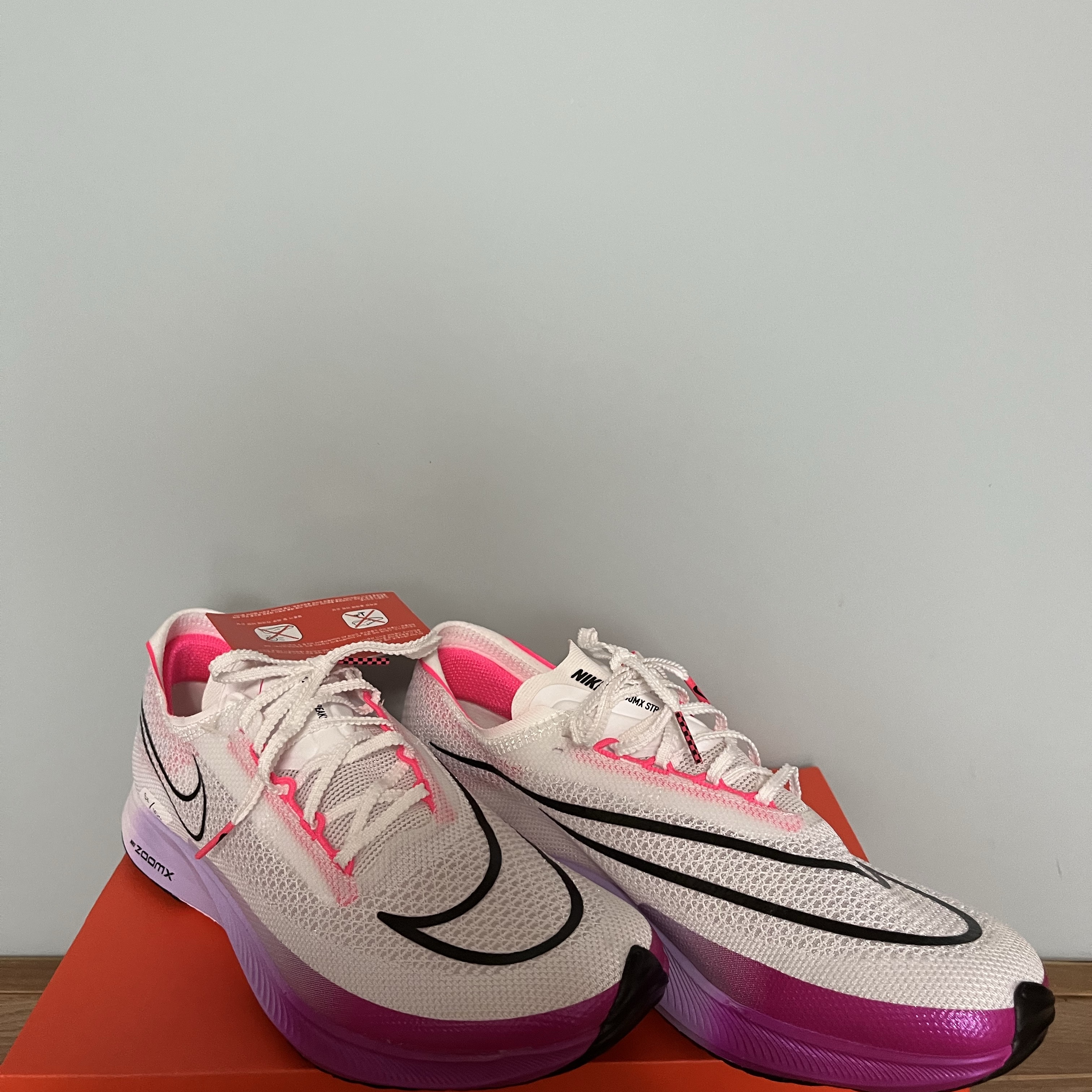 Nike ZoomX Streakfly White Vivid Graffe 착용 스타일 - 2