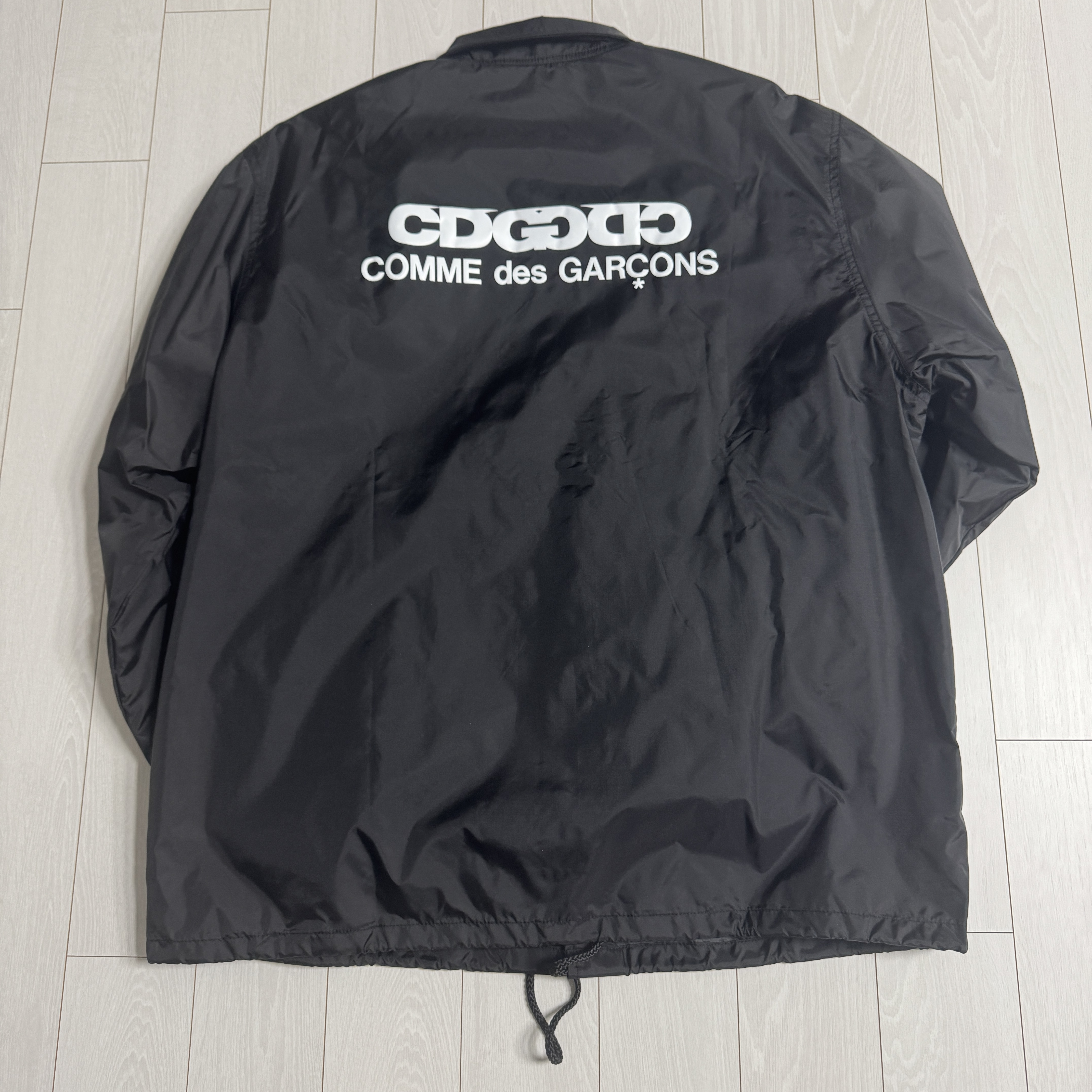 CDG Coach Jacket5 Black 착용 스타일 - 2