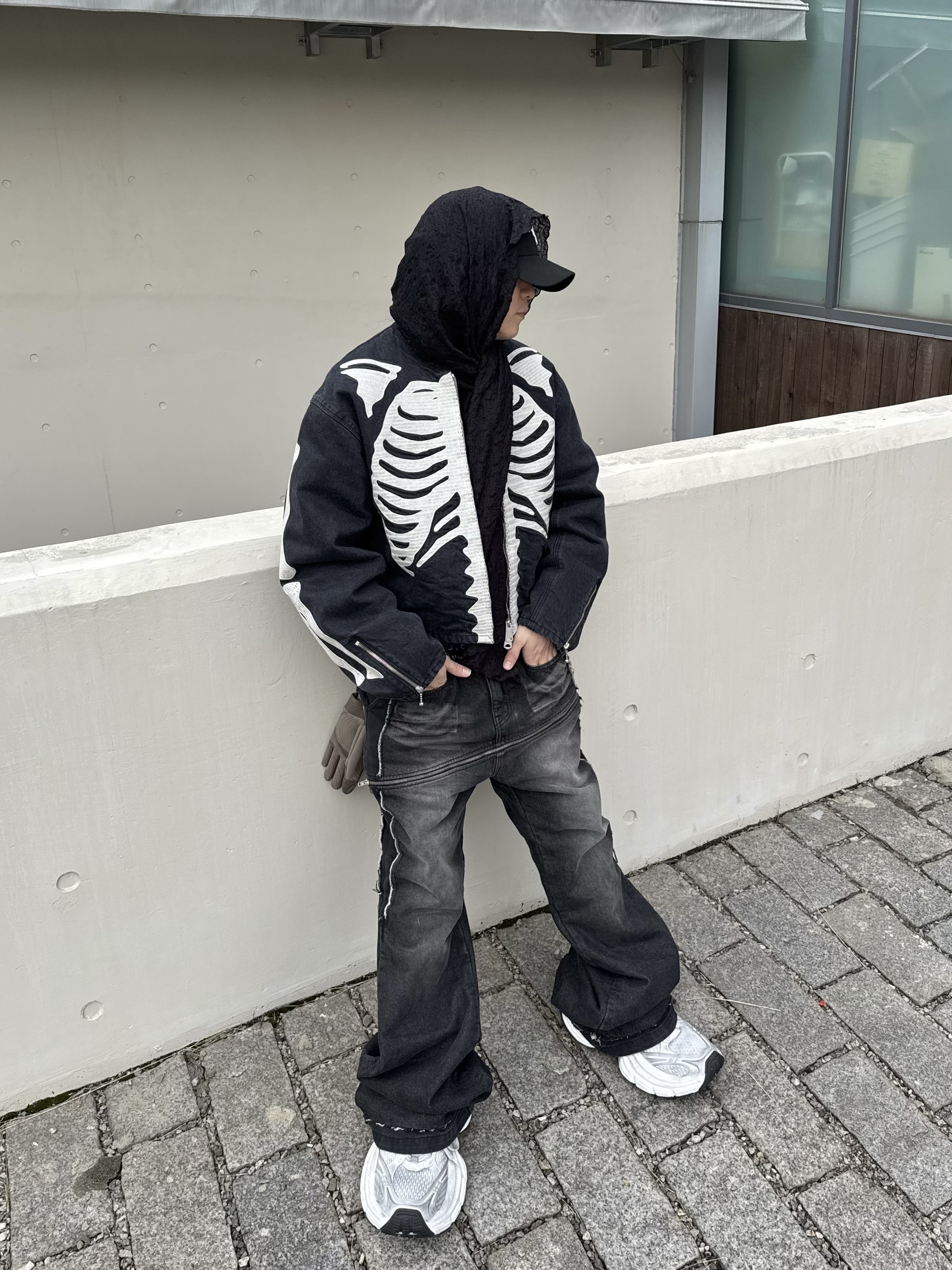 Kapital 14 oz. Black X Black Denim Motocross Bone Jacket Black, Balenciaga 10XL Sneakers White Grey Silver Black 착용 스타일 - 4
