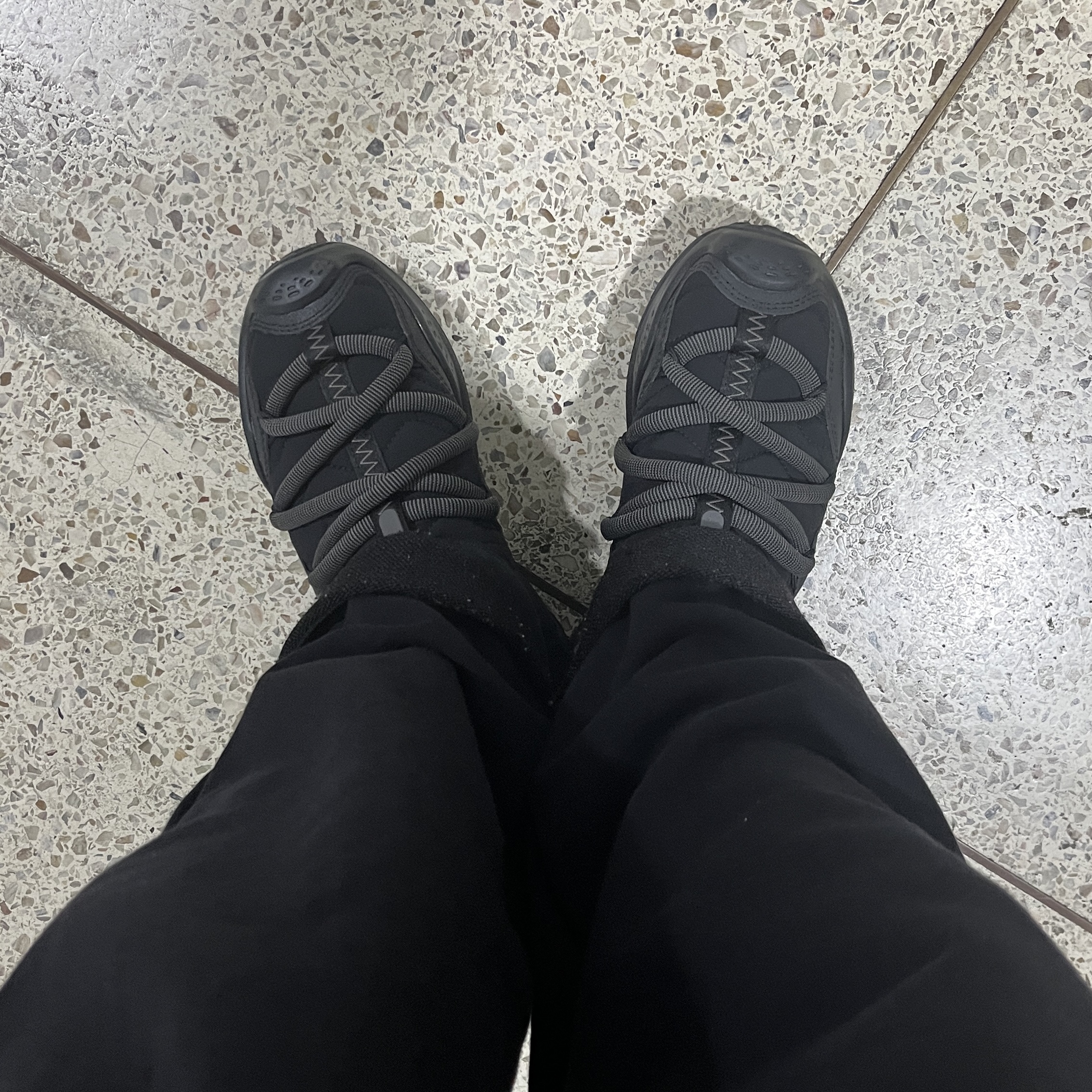 Hoka Ora Primo Black 착용 스타일