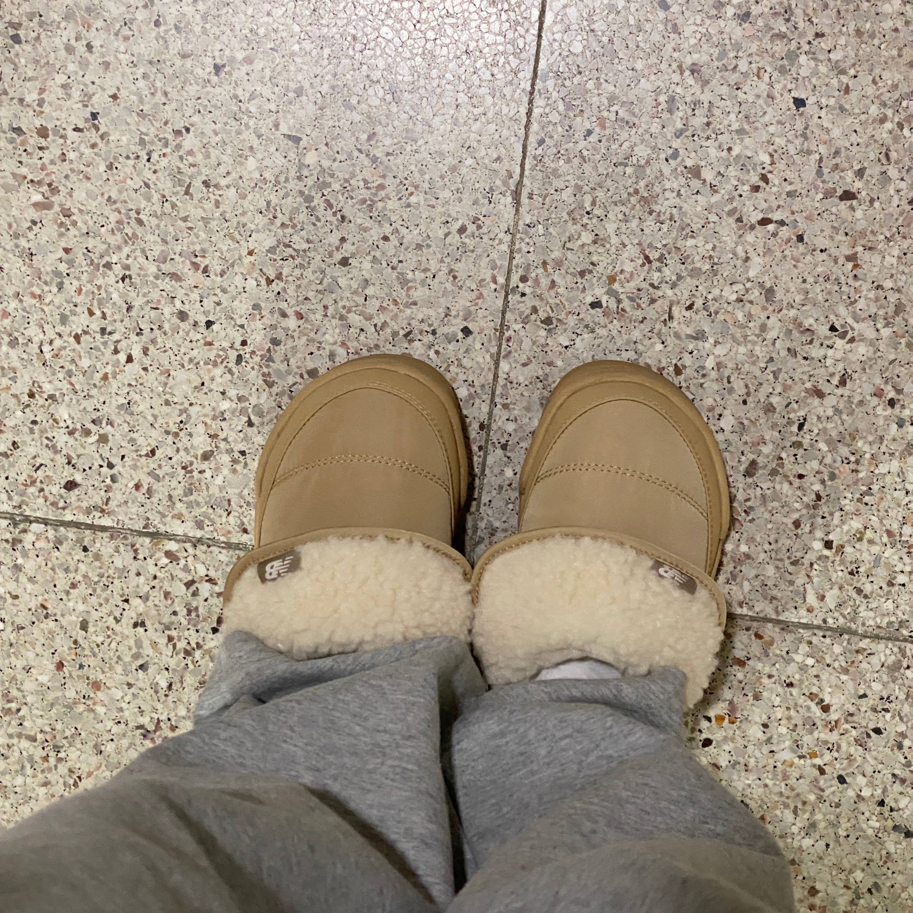 New Balance Puflee v2 Beige 착용 스타일
