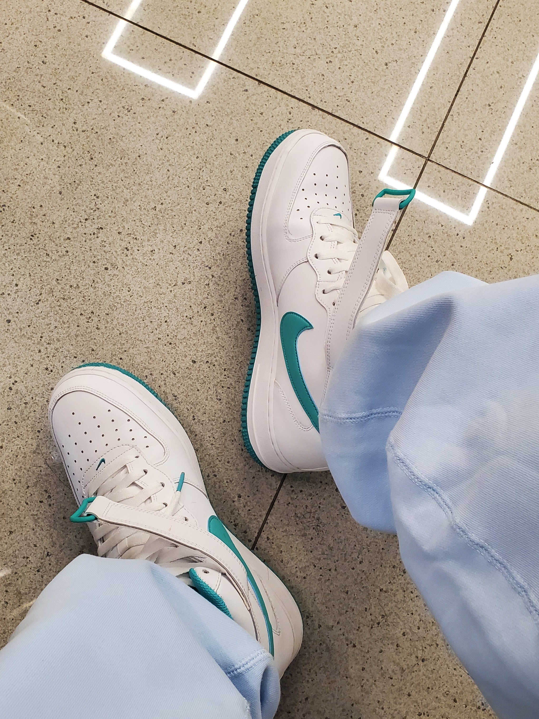 Nike Air Force 1 Mid '07 White Clear Jade, Nike Club Fleece+ Dot Pattern Jacket Mineral Teal - Asia 착용 스타일 - 1