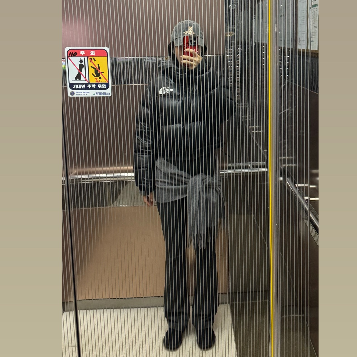 (W) The North Face Nuptse Short Jacket TNF Black, (W) Lululemon Scuba Oversized Full-Zip Hoodie Espresso 착용 스타일