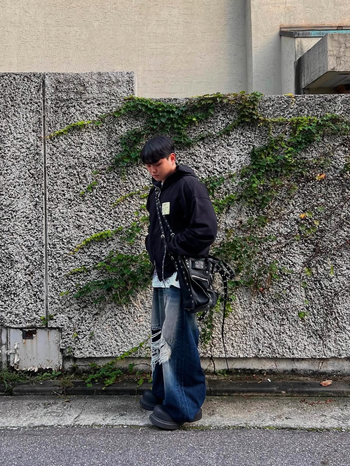 Vetements Ripped Wide Jeans Blue Green 착용 스타일
