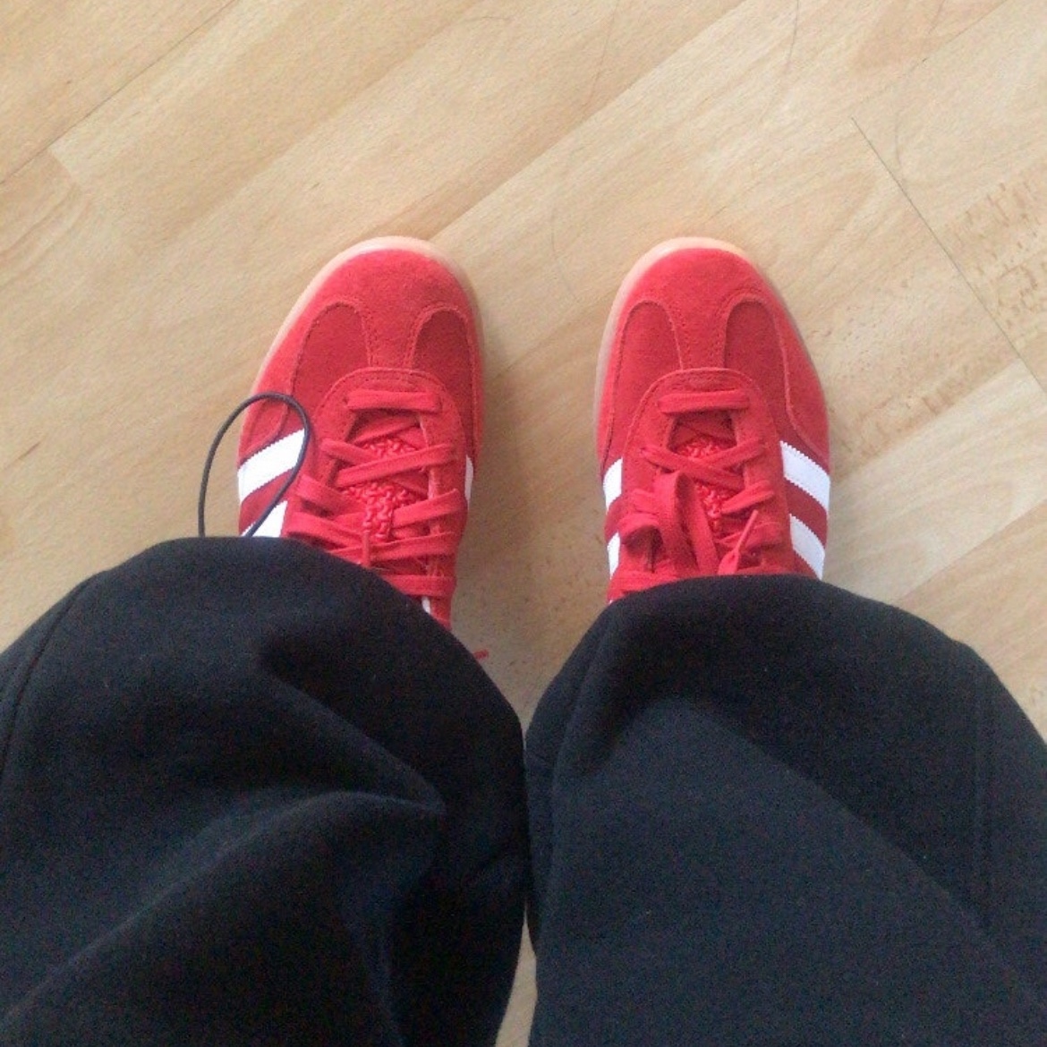 Adidas Gazelle Indoor Better Scarlet Cloud White 착용 스타일