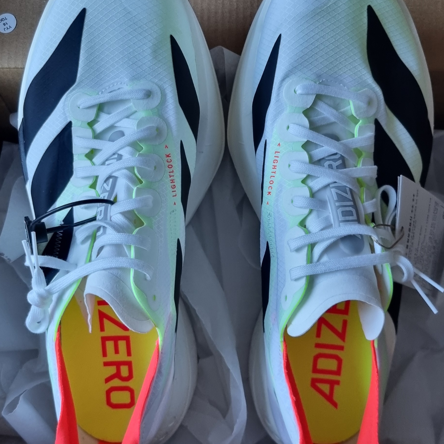 Adidas Adizero Adios Pro 4 Cloud White Core Black 착용 스타일