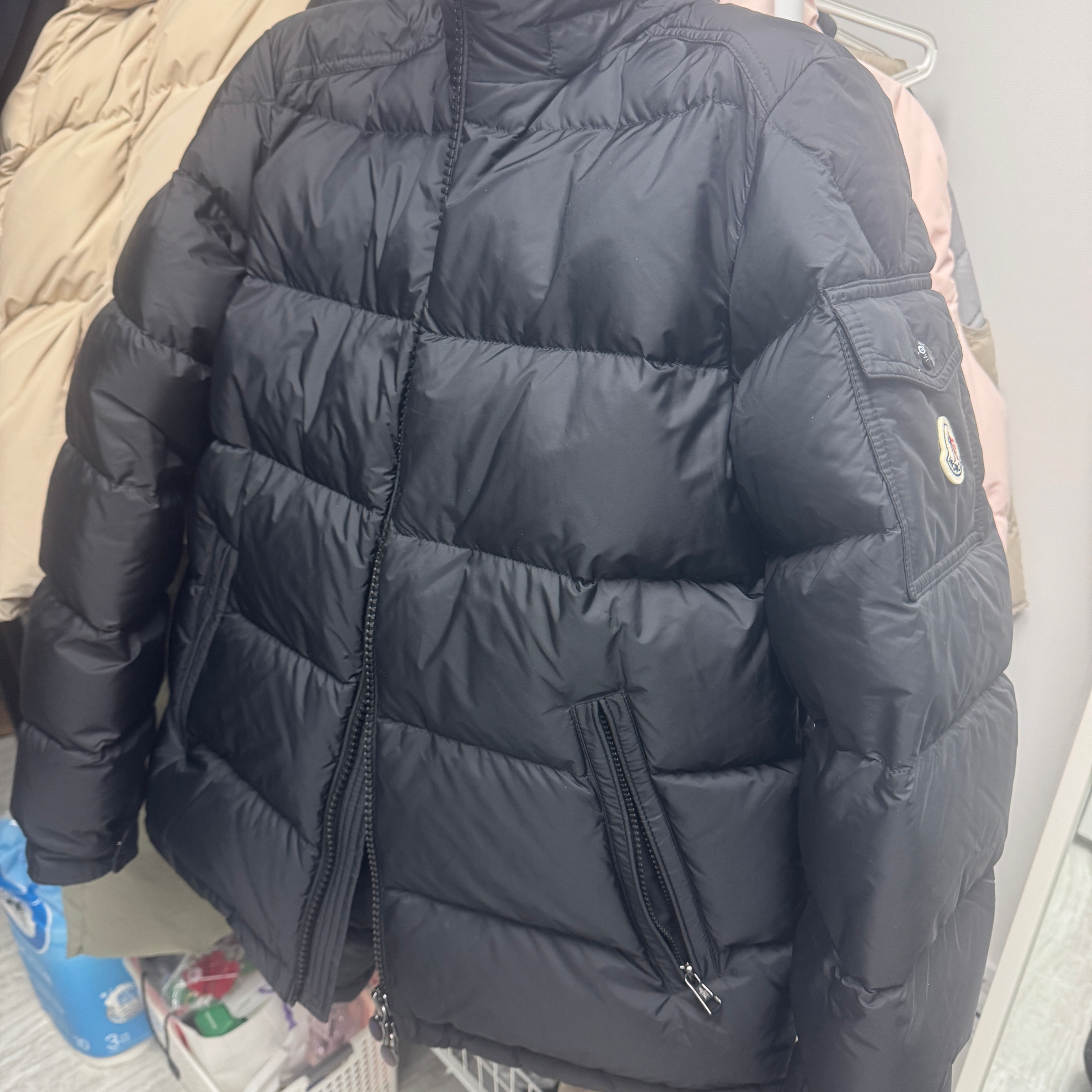 Moncler Mayaf Short Down Jacket Black - 24FW 착용 스타일