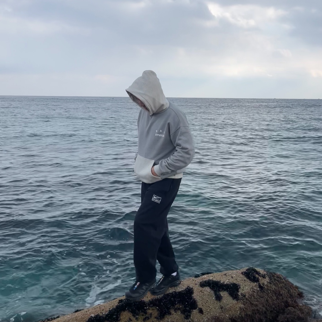 IAB Studio Hoodie Dual Gray, Nike x Stussy NRG Washed Fleece Pants Black (DO5296-010) 착용 스타일