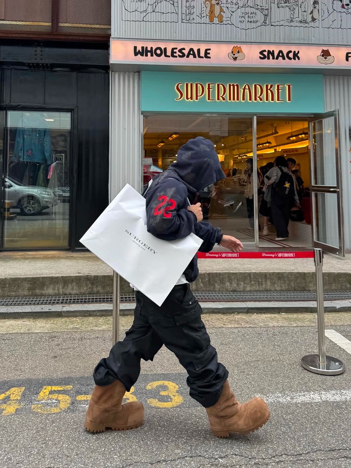Balenciaga Alaska Fur Boot Brown 착용 스타일