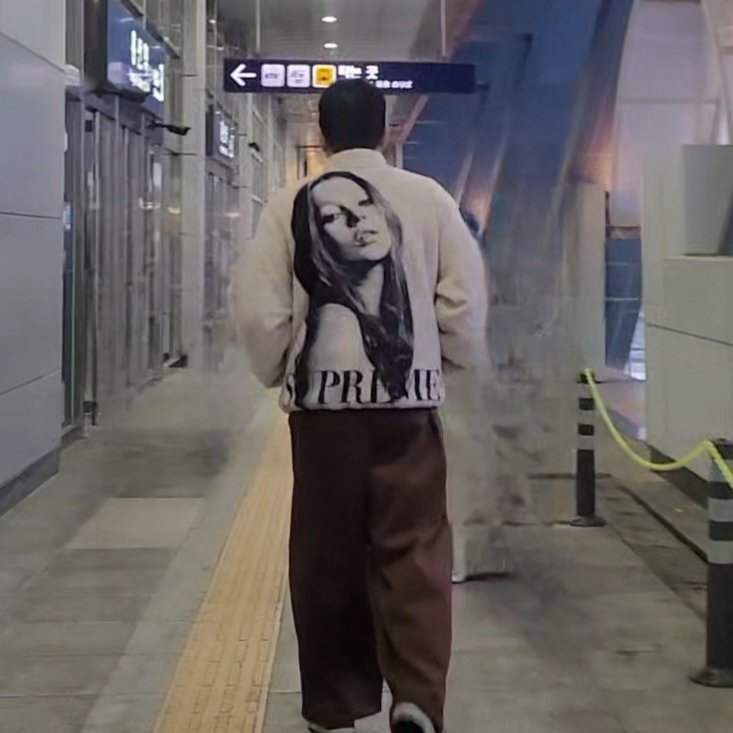Supreme x Kate Moss Fleece Jacket Natural - 24FW 착용 스타일