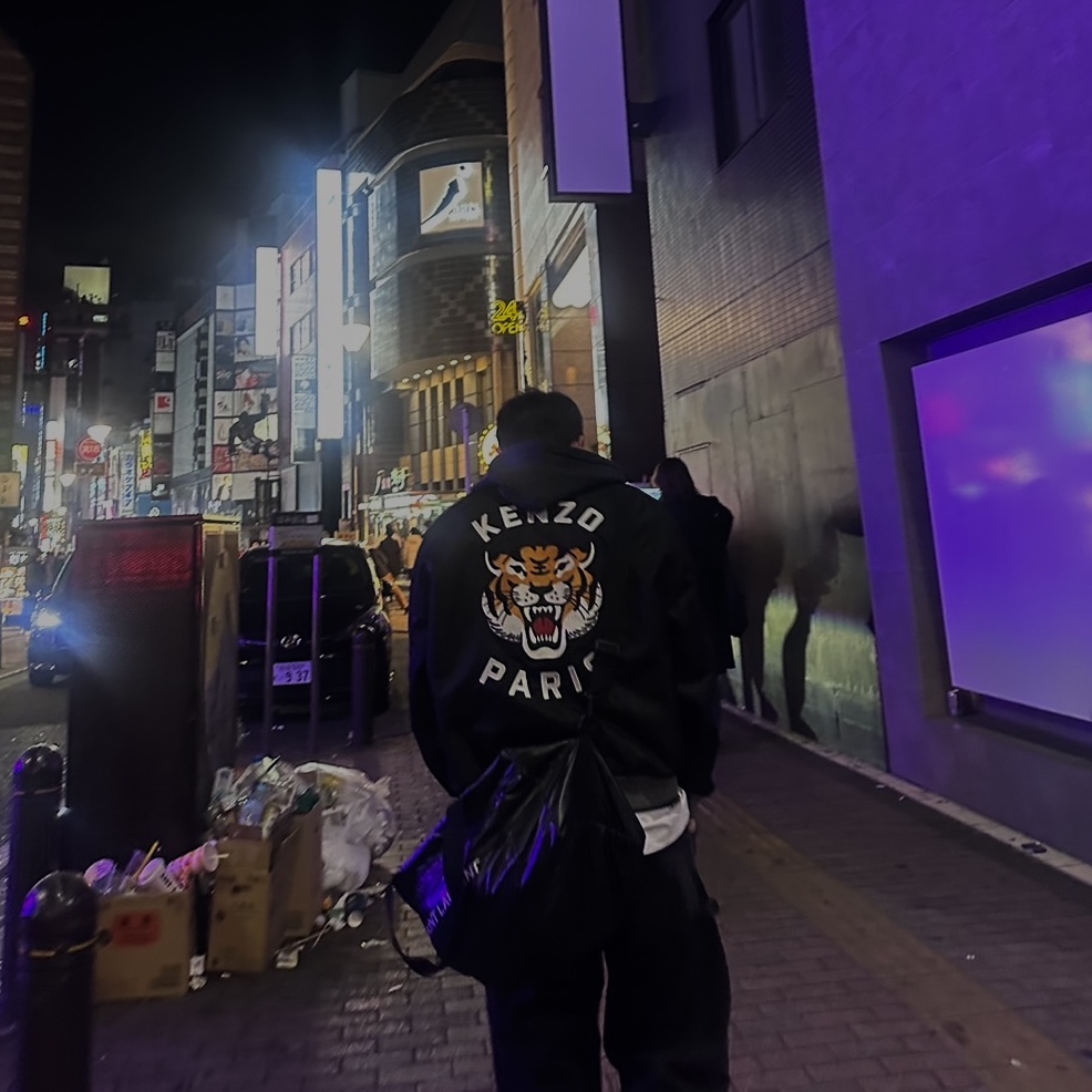 Kenzo Lucky Tiger Bomber Jacket Black 착용 스타일