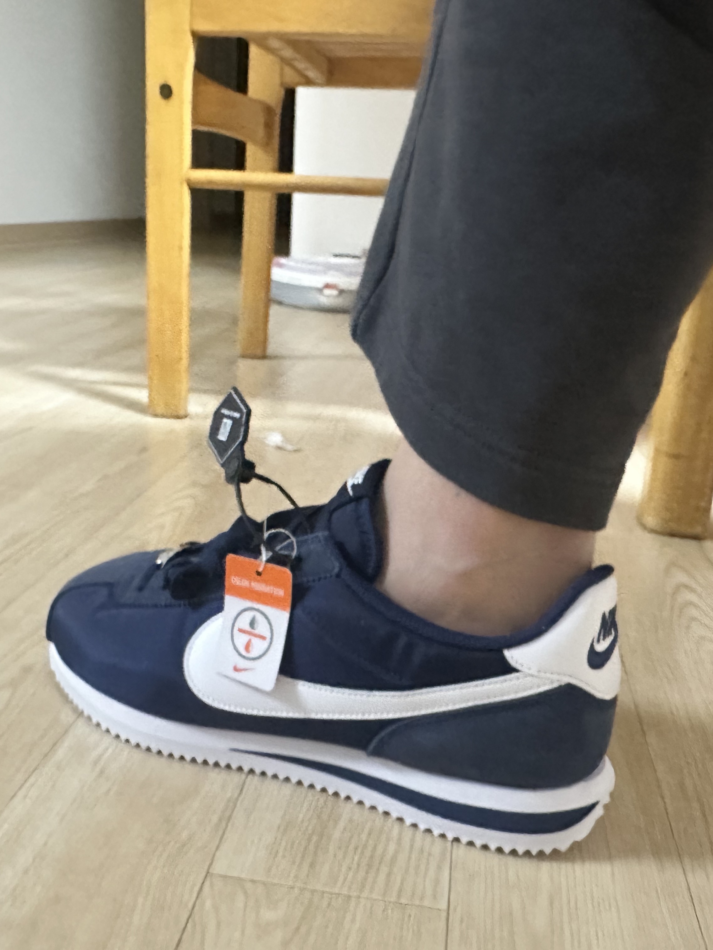 Nike Cortez TXT Midnight Navy White 착용 스타일