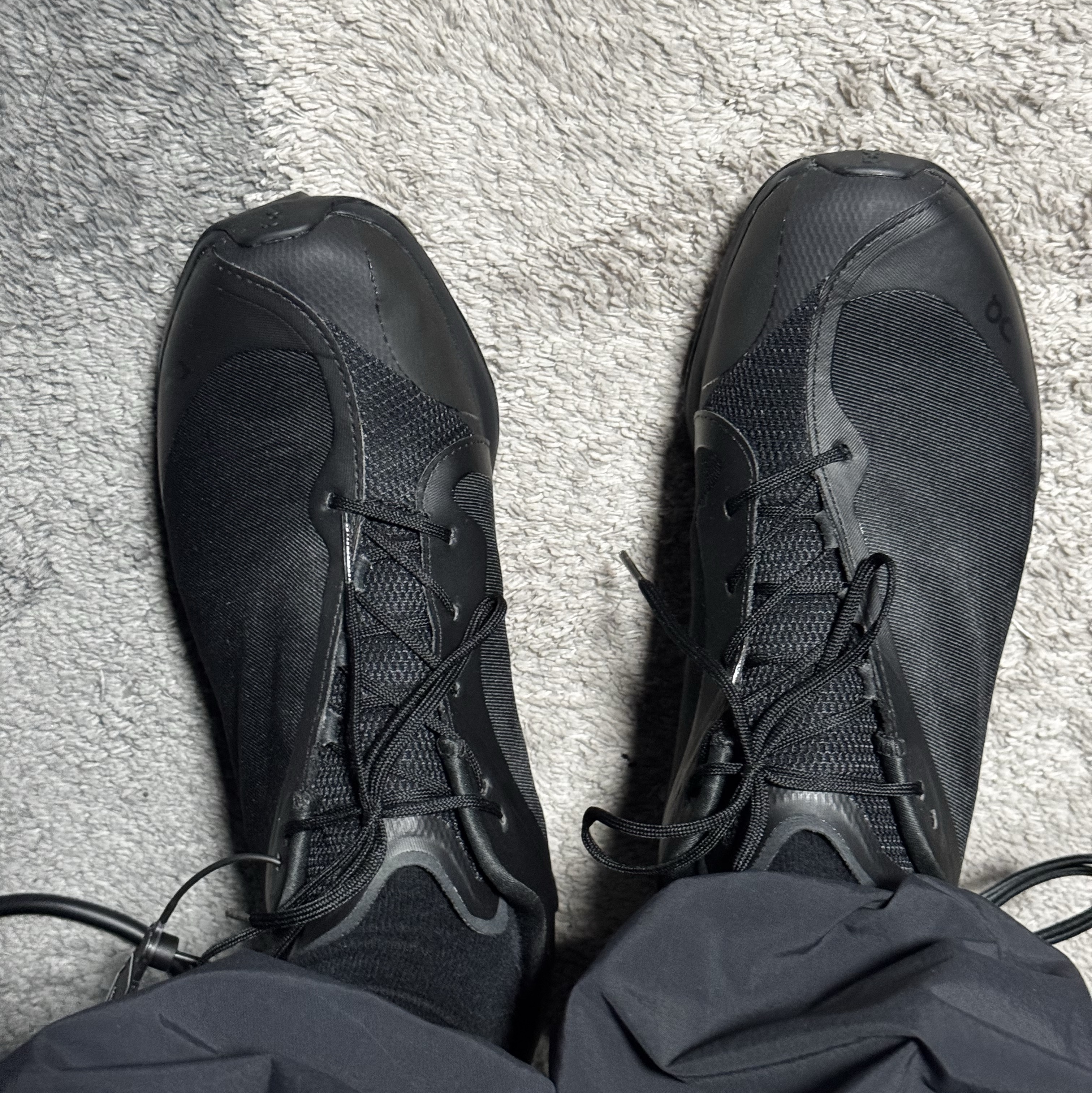 On Running x Post Archive Faction (Paf) Cloudventure Peak All Black 착용 스타일