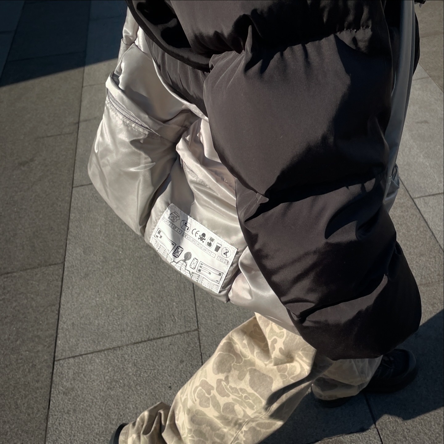 Cav Empt Developed Shoulder Bag Grey - 24FW, Salomon x Comme des Garcons XT-6 Expanse Platform Black 착용 스타일 - 1