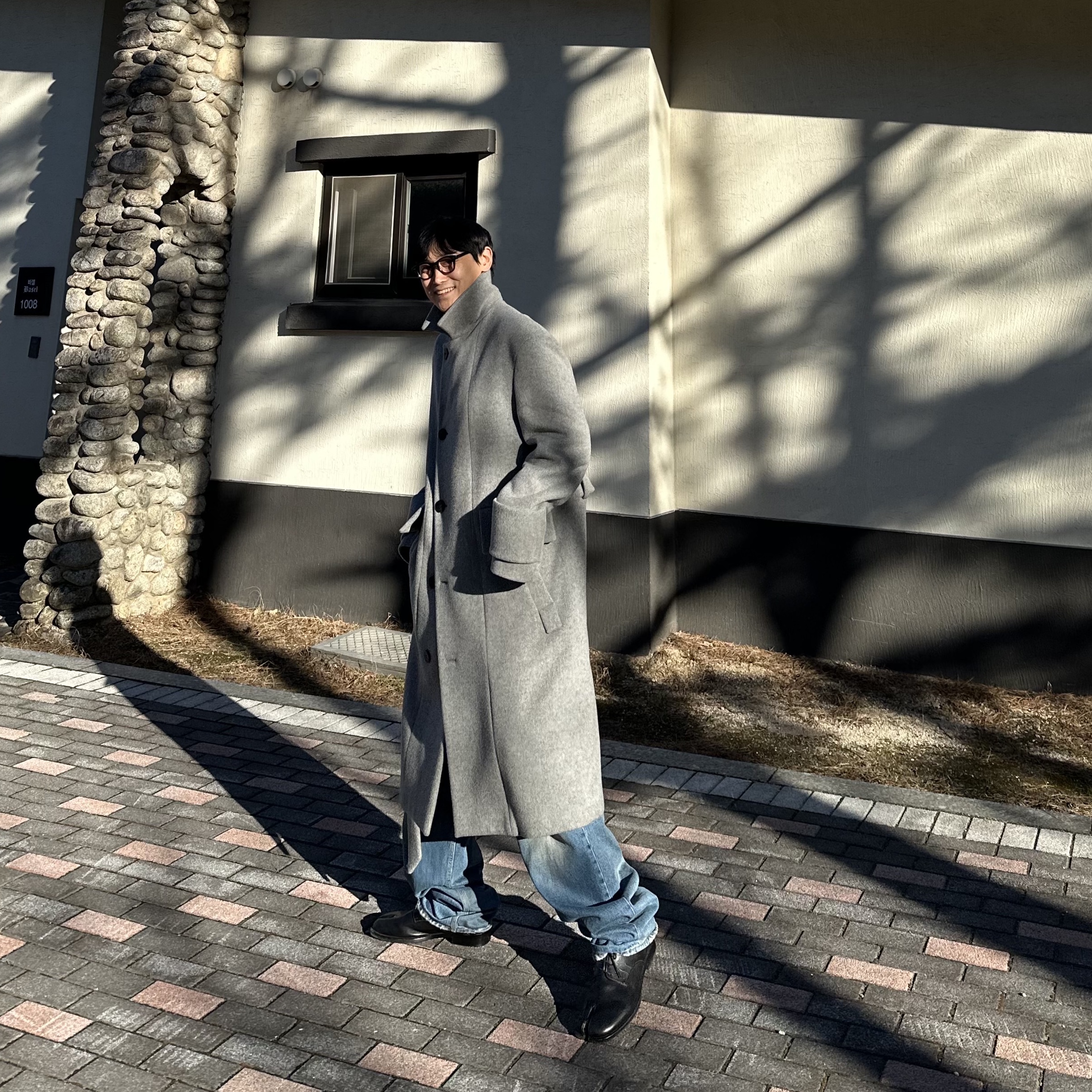 Maison Margiela Tabi Lace-Up Shoes Black, Wooyoungmi Double Coat Gray - 23FW 착용 스타일 - 1