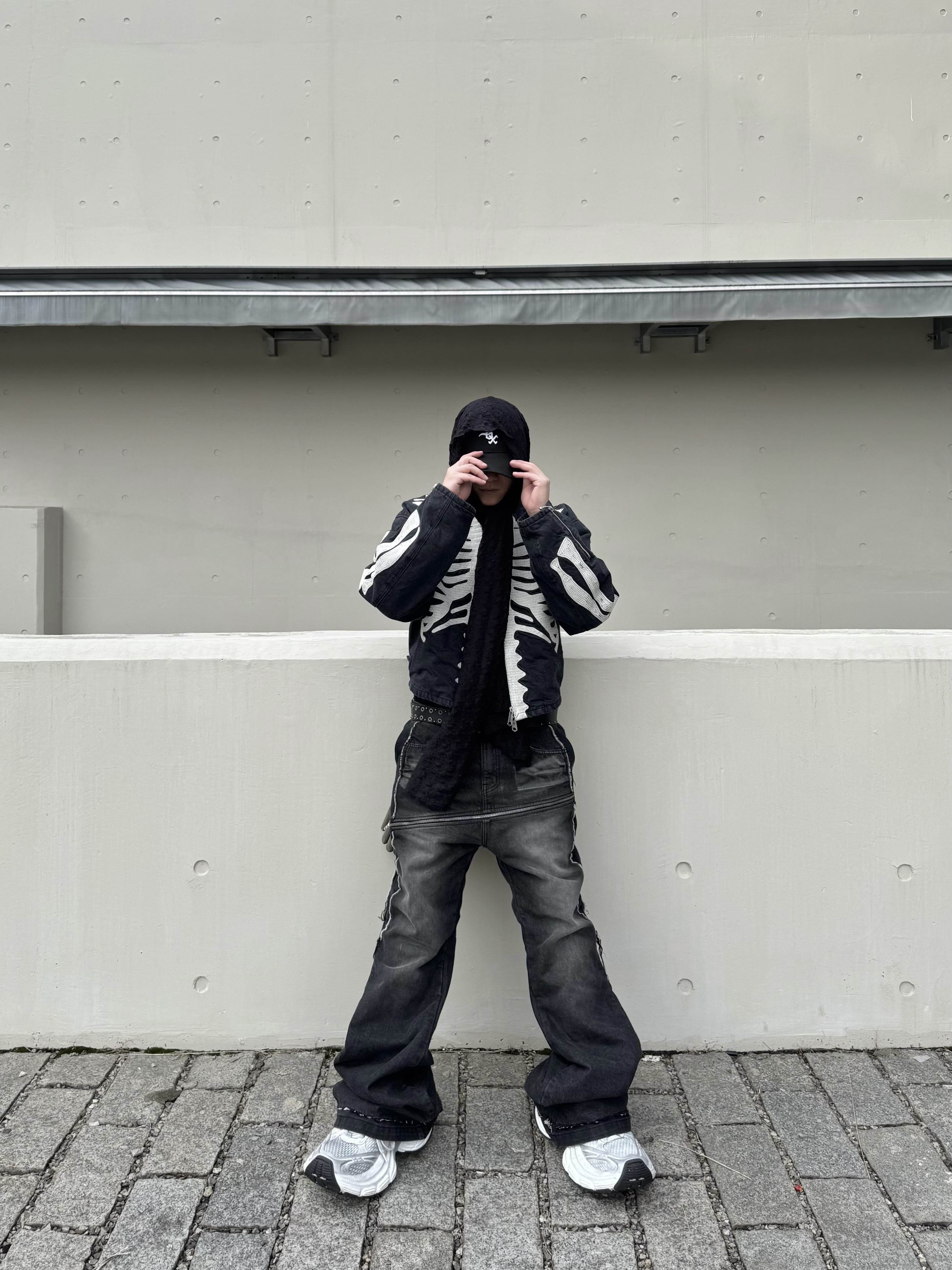 Kapital 14 oz. Black X Black Denim Motocross Bone Jacket Black, Balenciaga 10XL Sneakers White Grey Silver Black 착용 스타일 - 2