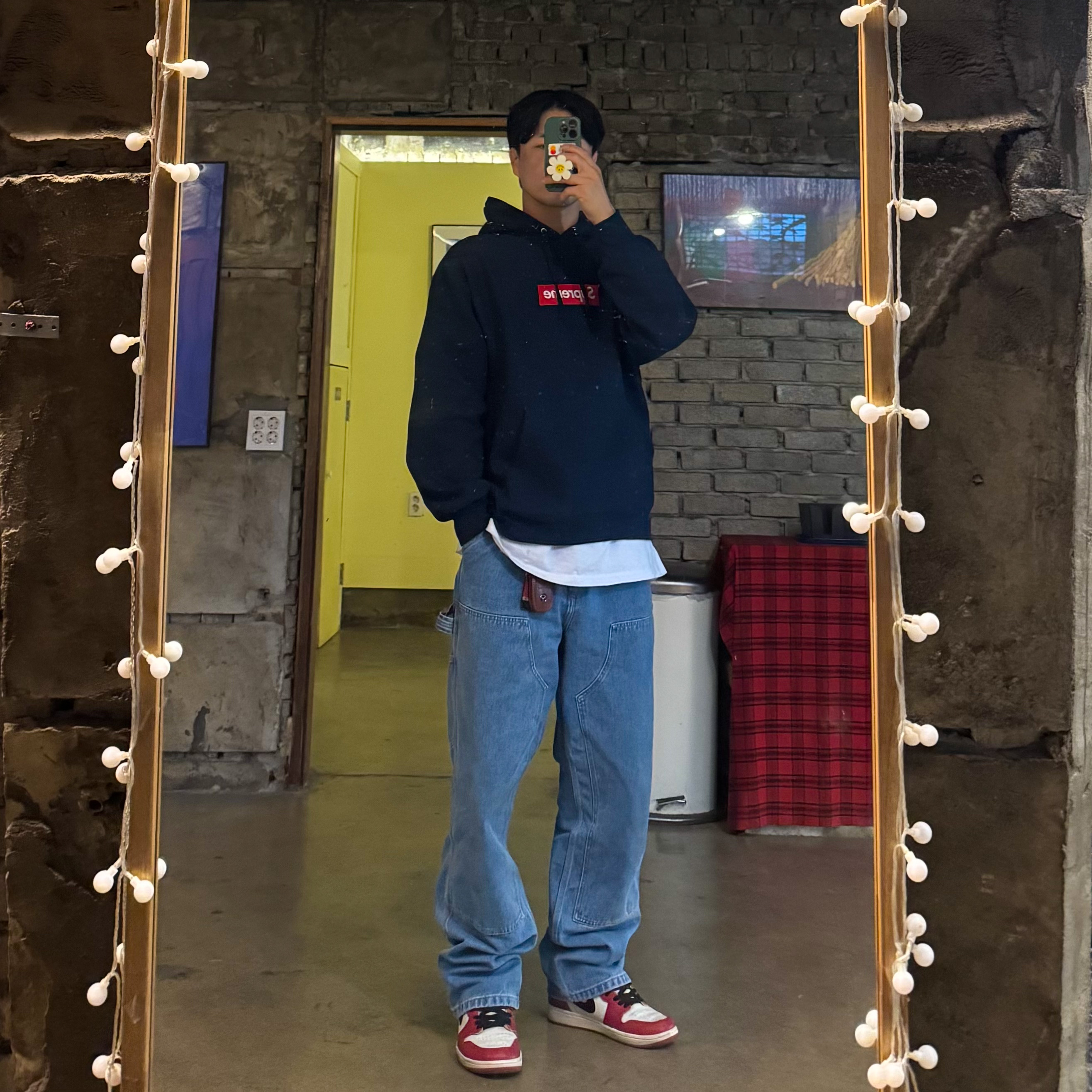 Supreme Box Logo Hooded Sweatshirt Navy - 24FW, Jordan 1 Retro High OG Chicago 2022 착용 스타일