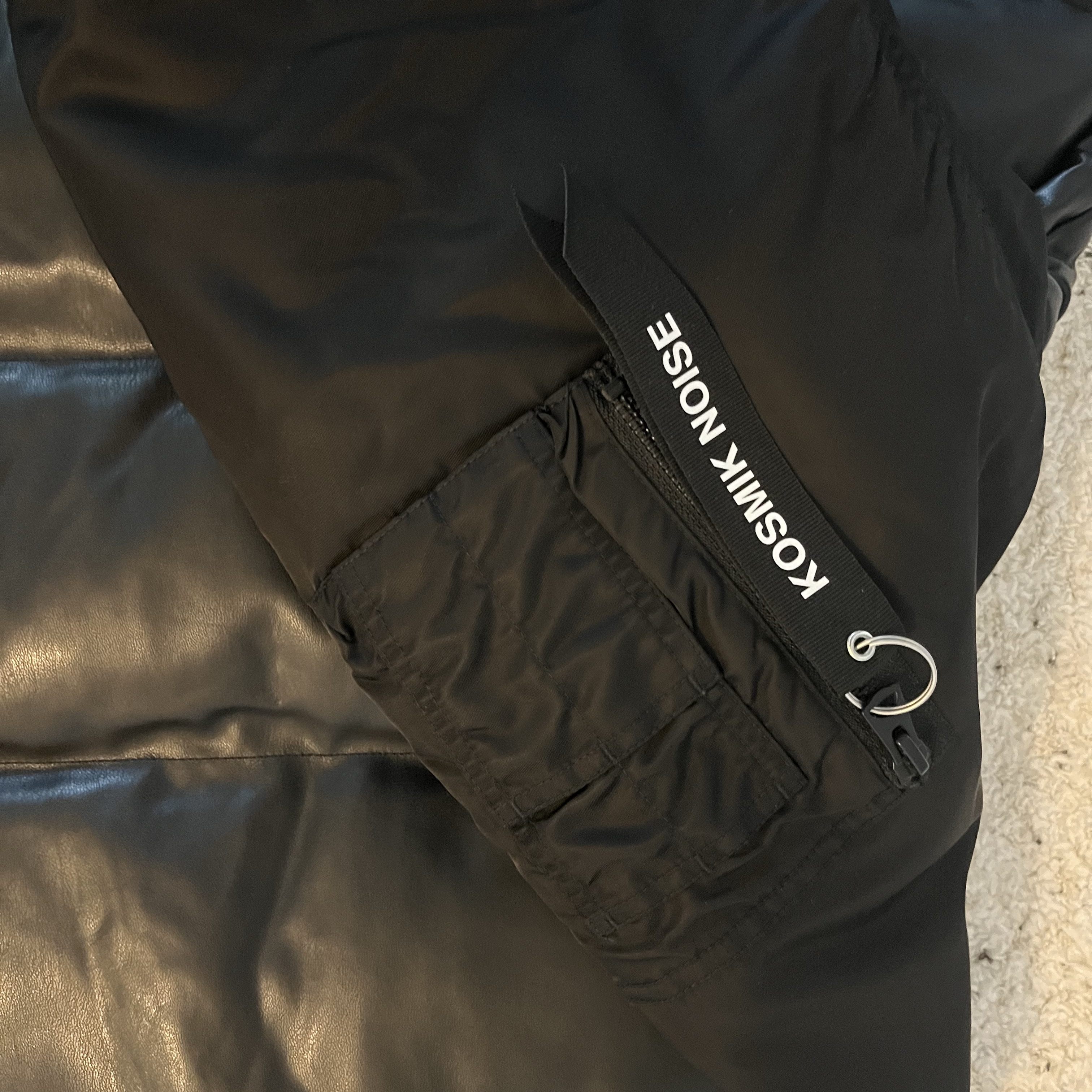 GU x Undercover Convertible Padded Blouson Black 착용 스타일 - 2