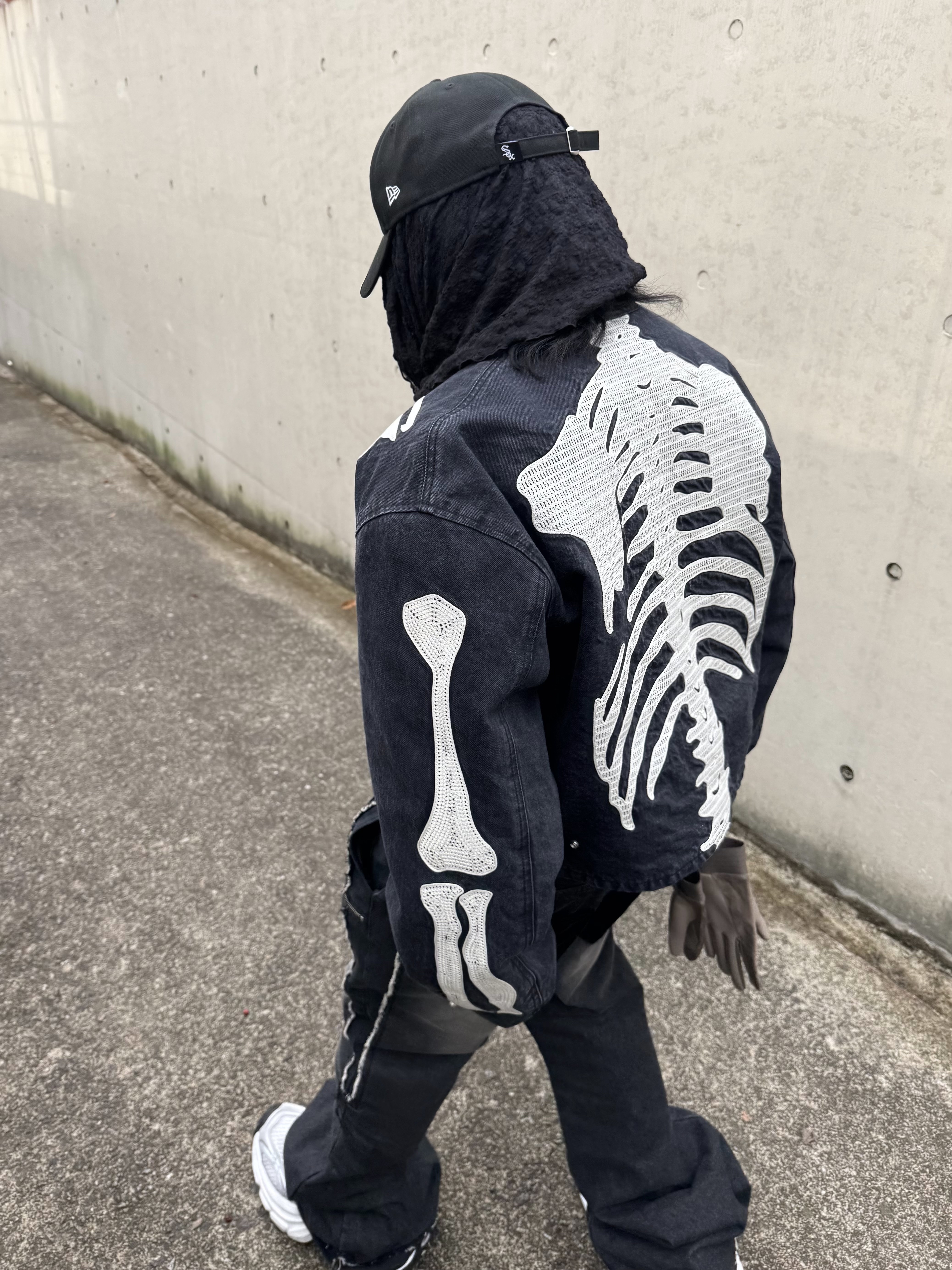 Kapital 14 oz. Black X Black Denim Motocross Bone Jacket Black, Balenciaga 10XL Sneakers White Grey Silver Black 착용 스타일 - 1
