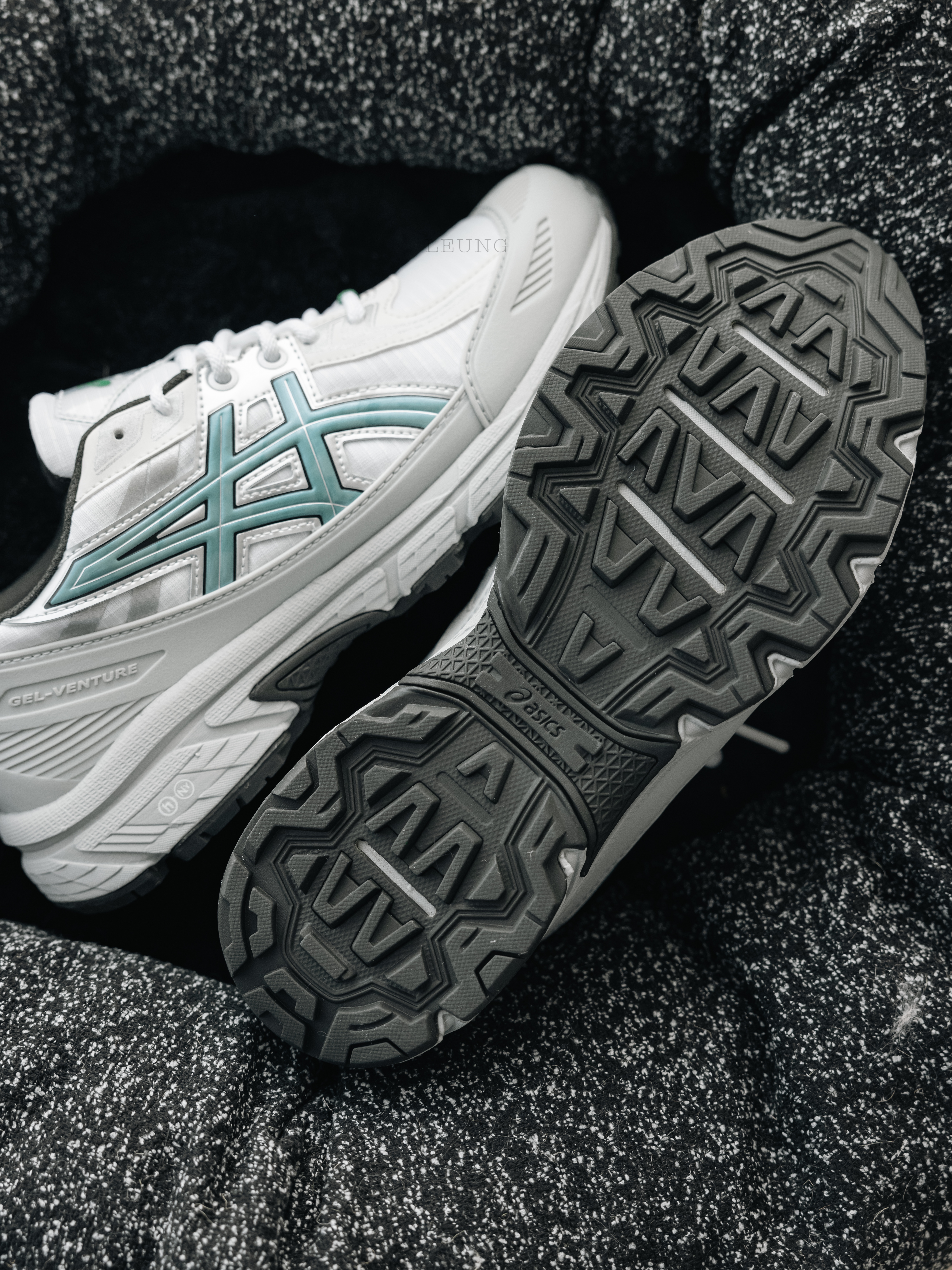 Asics x Hidden NY Gel-Venture 6 Shield White Wasabi 착용 스타일 - 6
