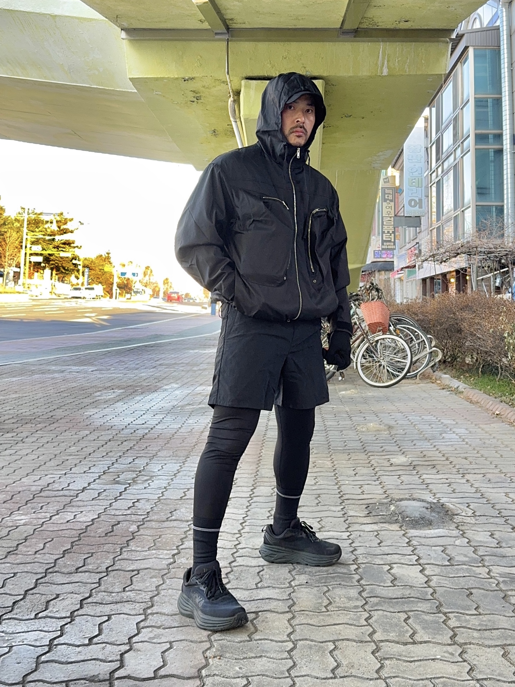 Hoka Bondi 8 Wide Black - 24SS 착용 스타일 - 2