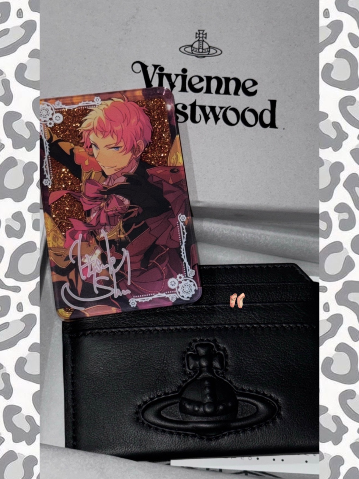 Vivienne Westwood Smooth Leather Slim Card Holder Black 착용 스타일 - 1