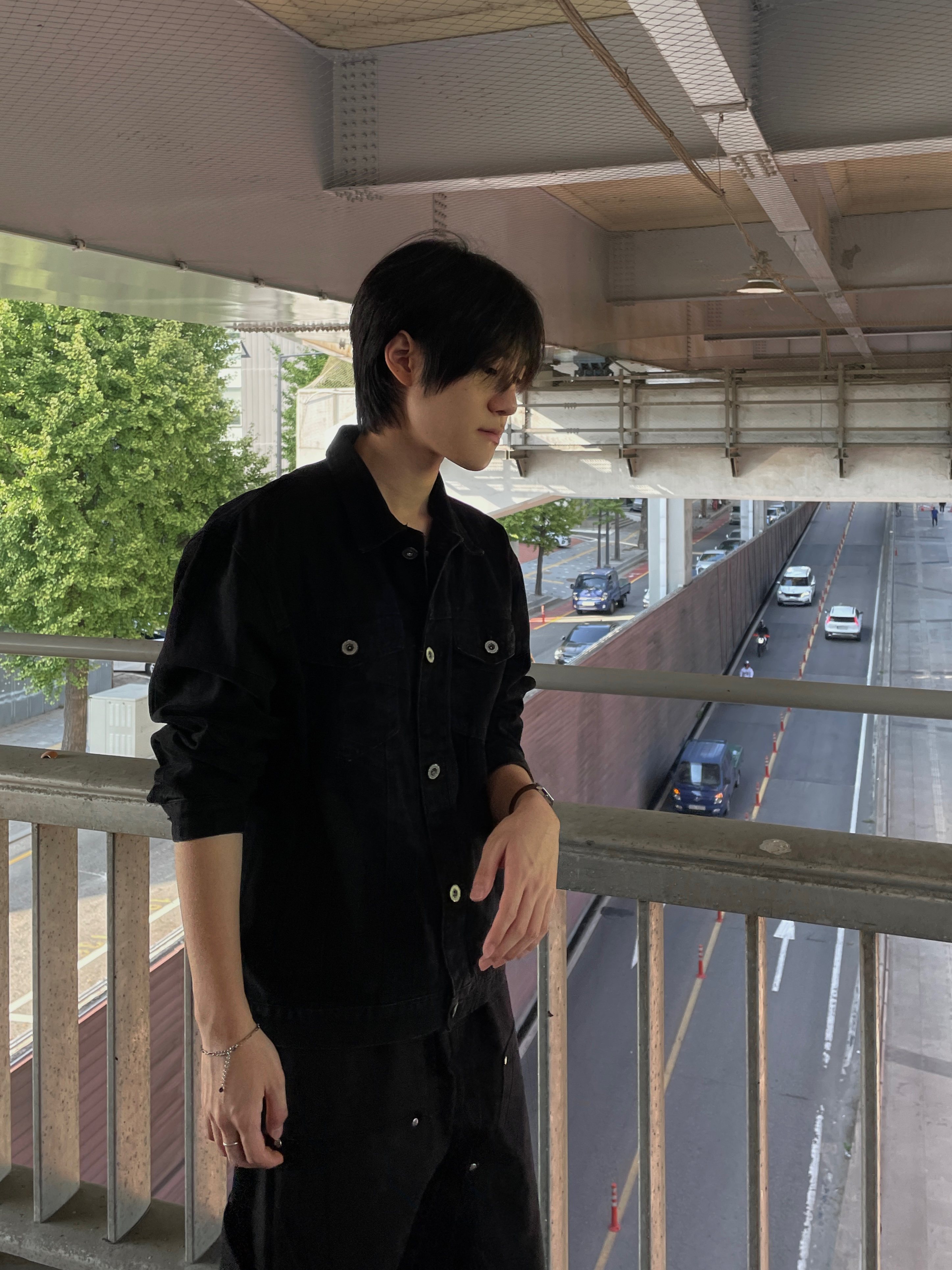 Maison Mihara Yasuhiro Peterson OG Sole Canvas Low Sneakers Black, Our Legacy Ladon Leather Keychain Black 착용 스타일 - 3