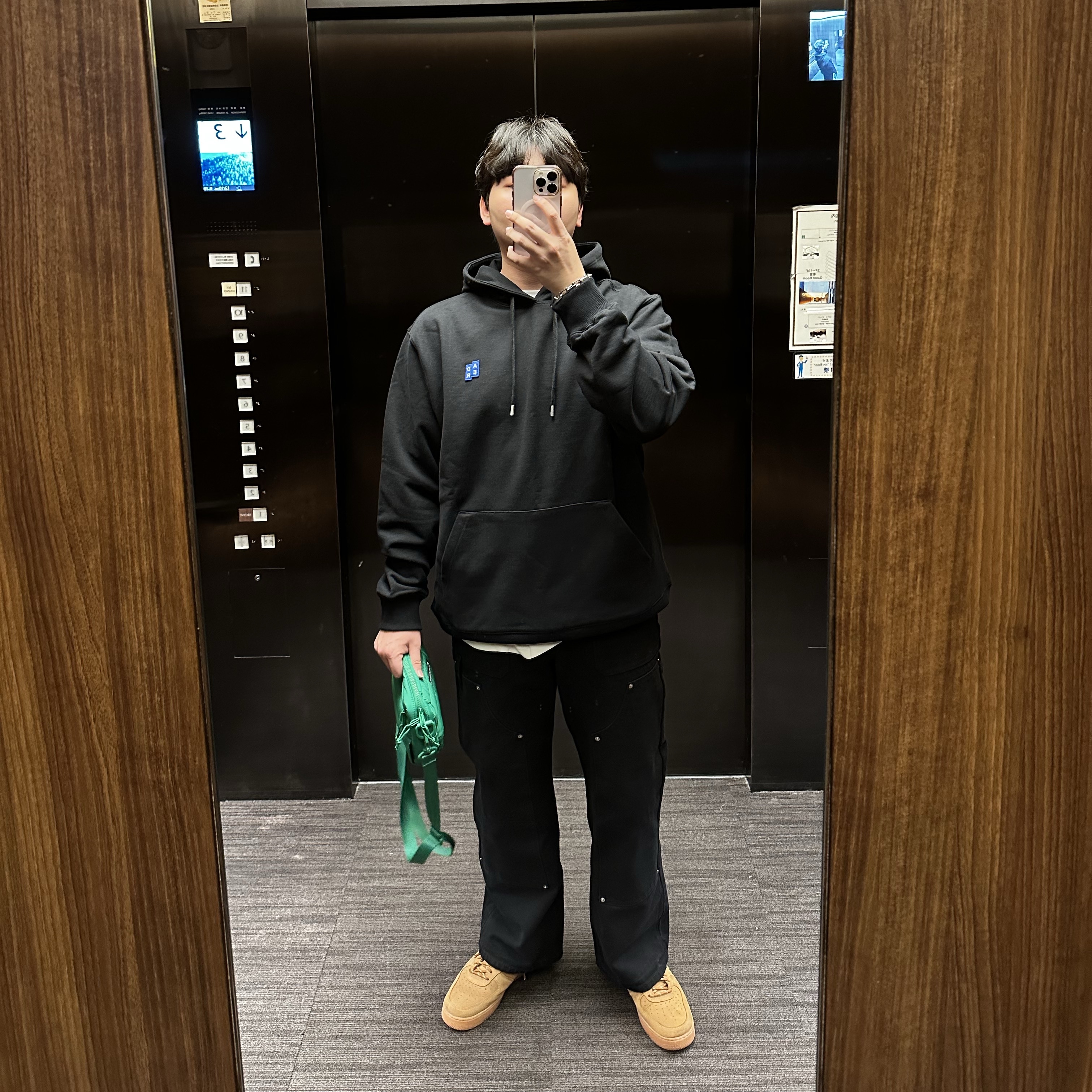 Ader Error Sig; TRS/BL Tag Hoodie 01 Black, Nike Air Force 1 '07 WB Flax 착용 스타일