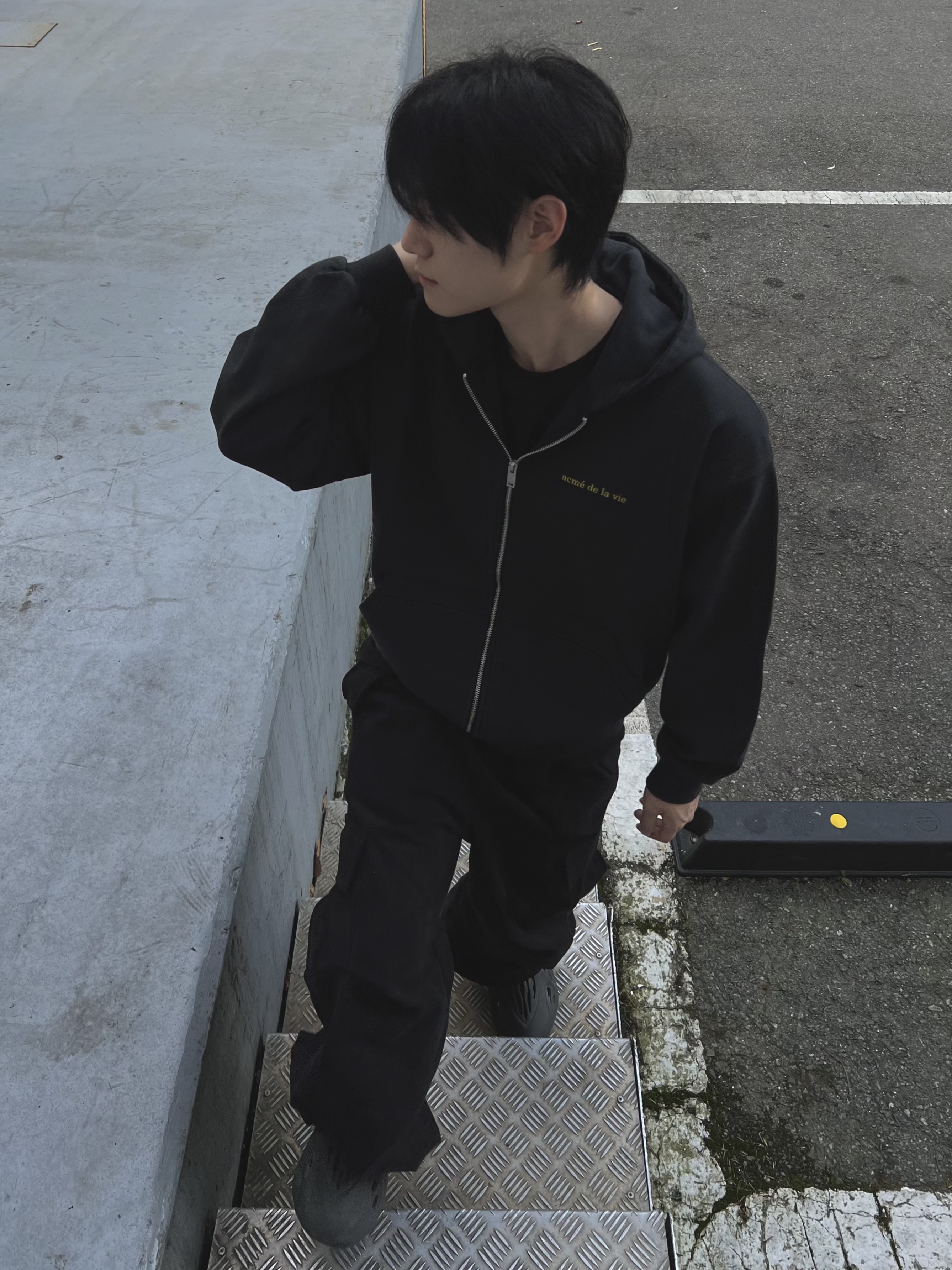 Adidas Yeezy Foam RNNR Onyx 착용 스타일 - 6