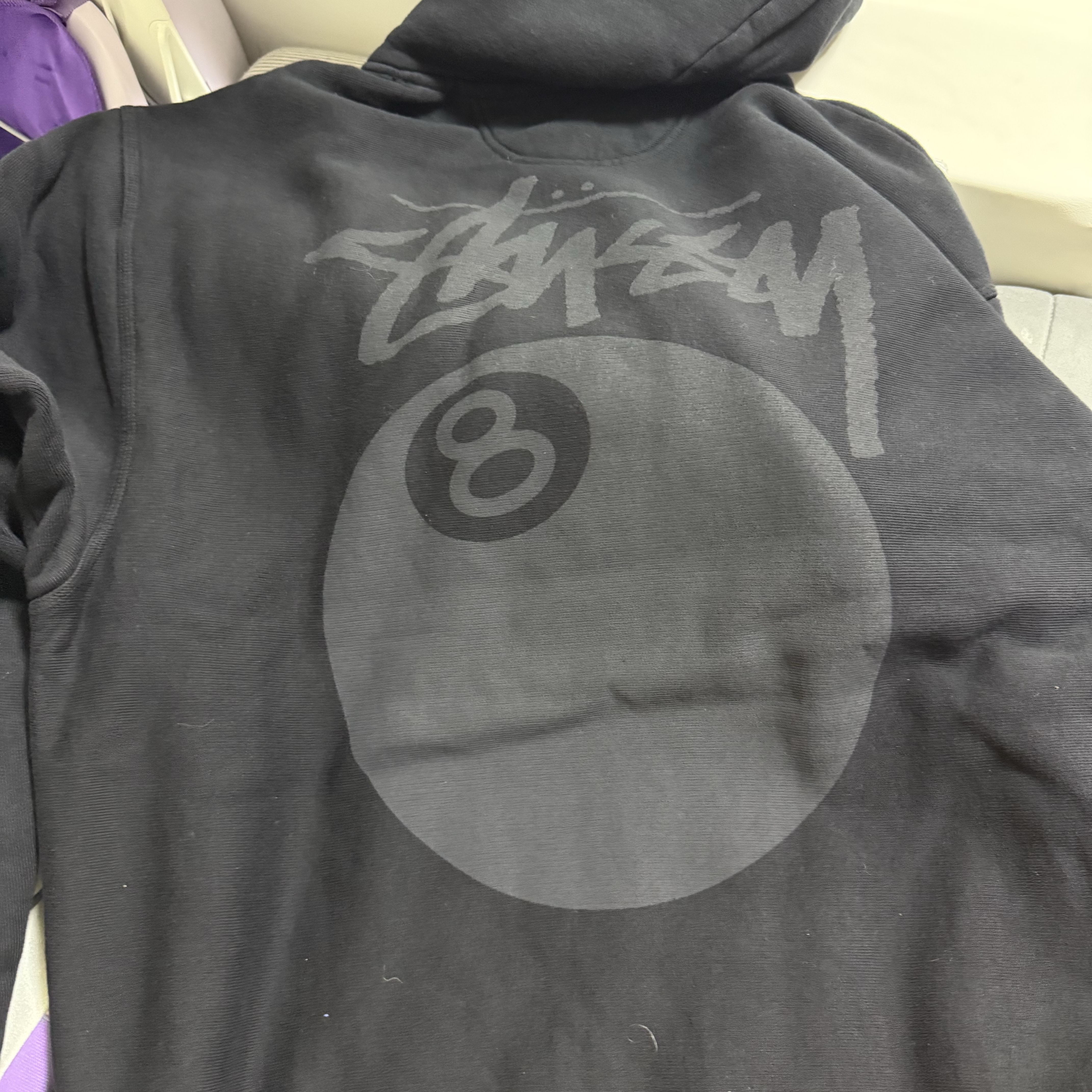 Stussy 8 Ball Hoodie Pigment Dyed Black 착용 스타일 - 1