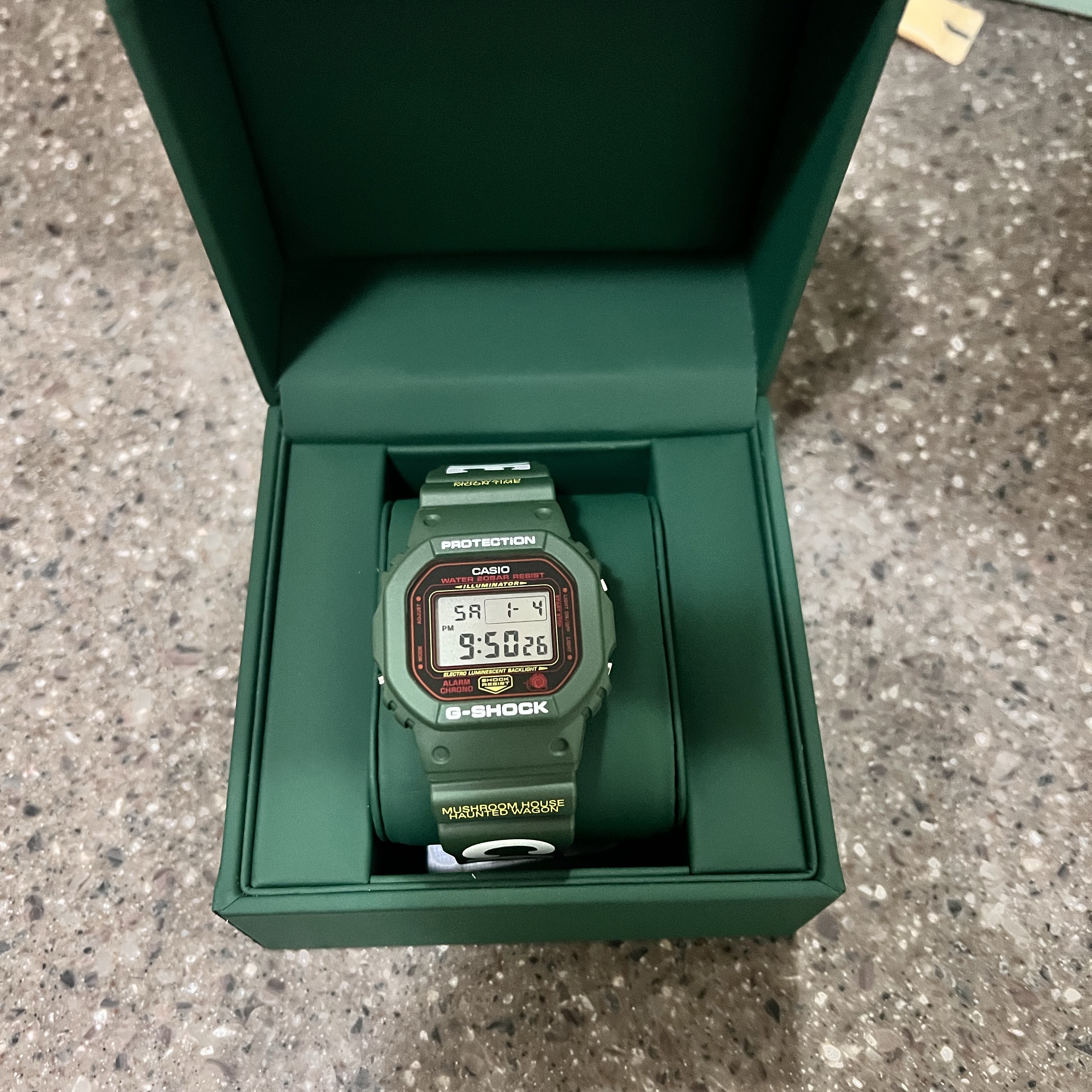 Casio G-Shock x Hodinkee Online Ceramics DW5600 Green 착용 스타일